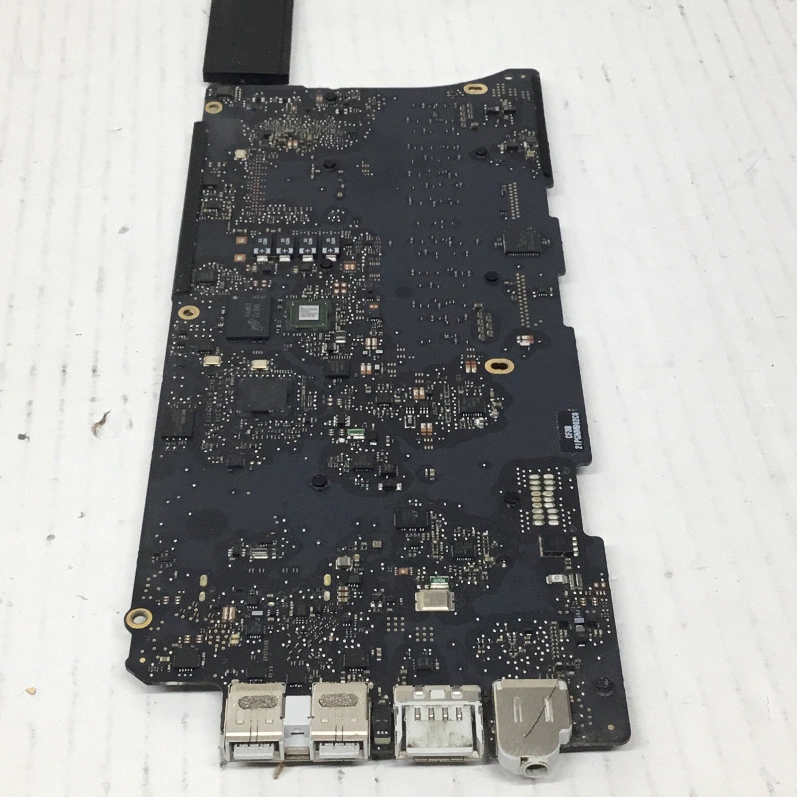 MacBook Pro 820-3536-A Retina 13" A1502 2013 2.4GHz 4GB RAM LogicBoard FOR PARTS
