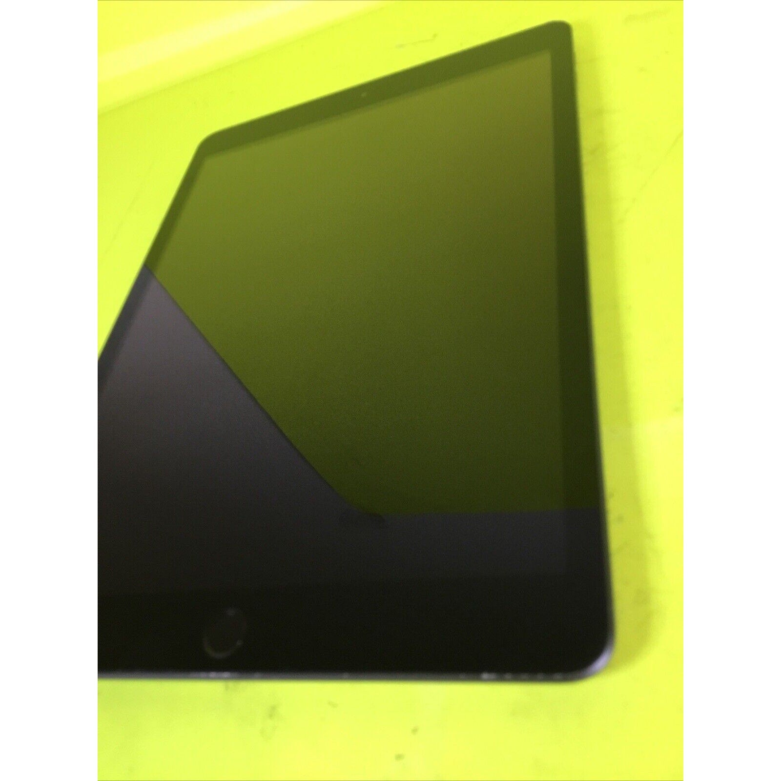 Apple iPad 7th Gen A2197 Gray FOR PARTS REPAIR or RECYCLE