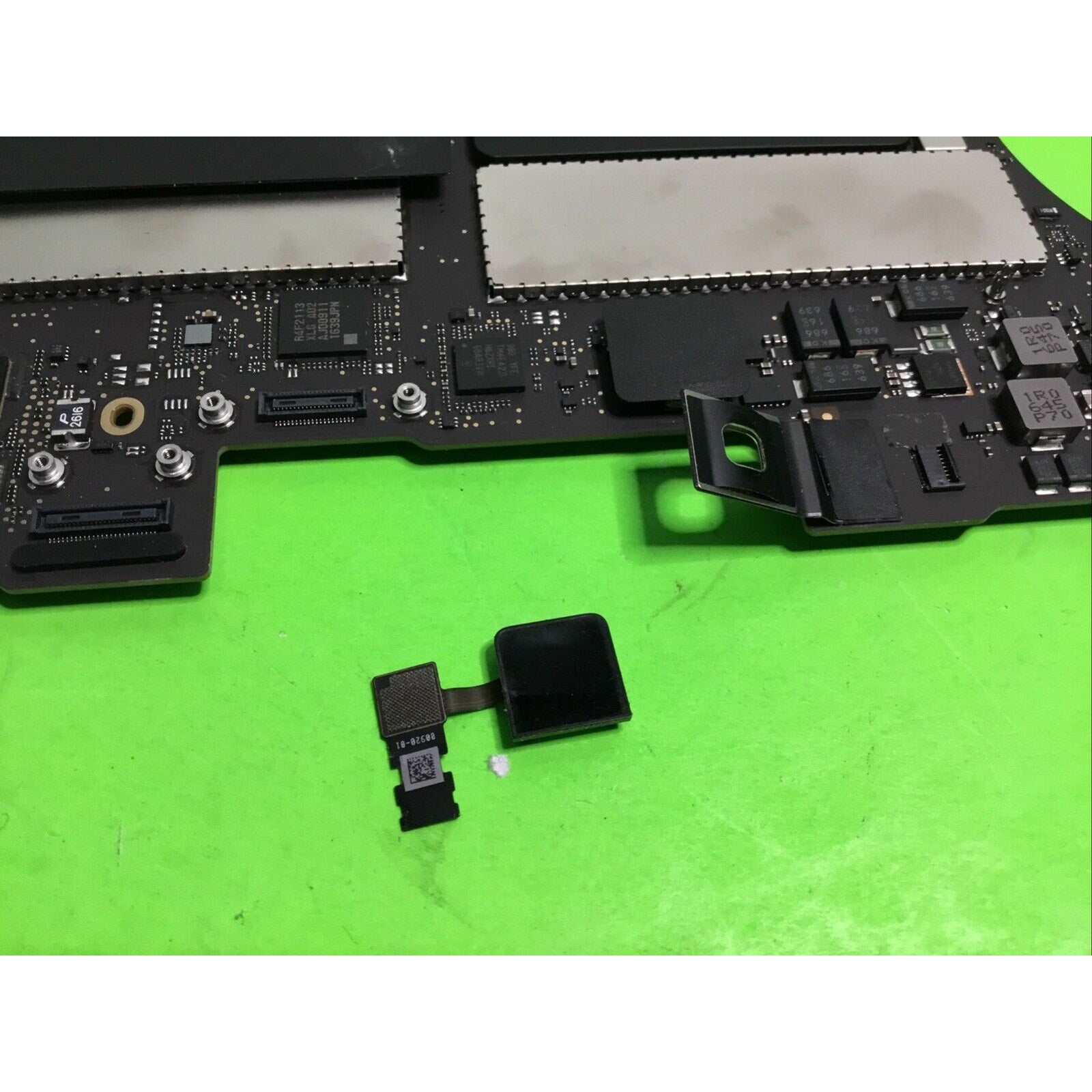 Logic Board for Apple MacBook 15" a1707 2.6Ghz i7 256GB 820-00281-A w/Touch ID