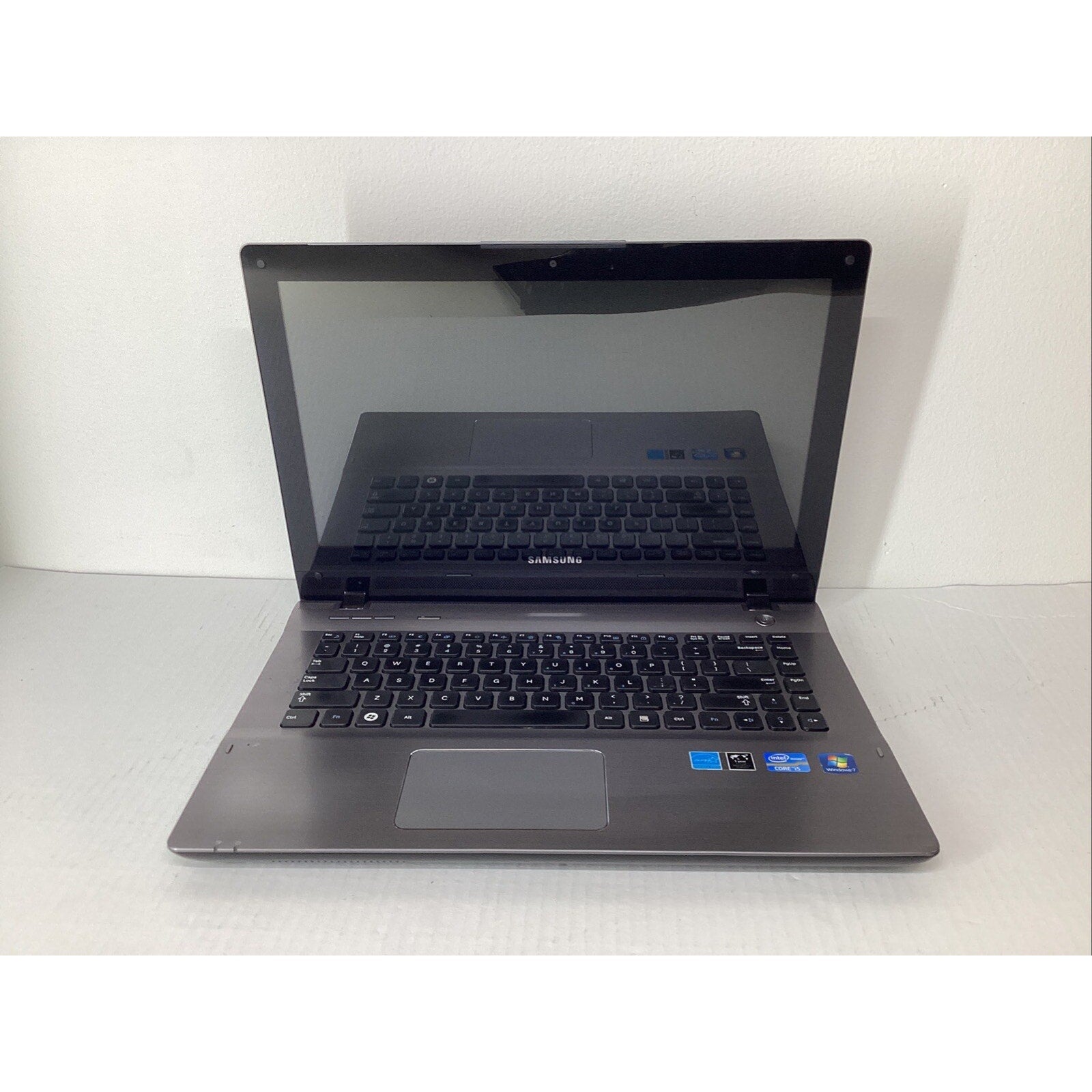 Samsung QX411 14" NP-QX411L-W01UB Intel Core i5 6GB RAM 640GB HDD - For Parts