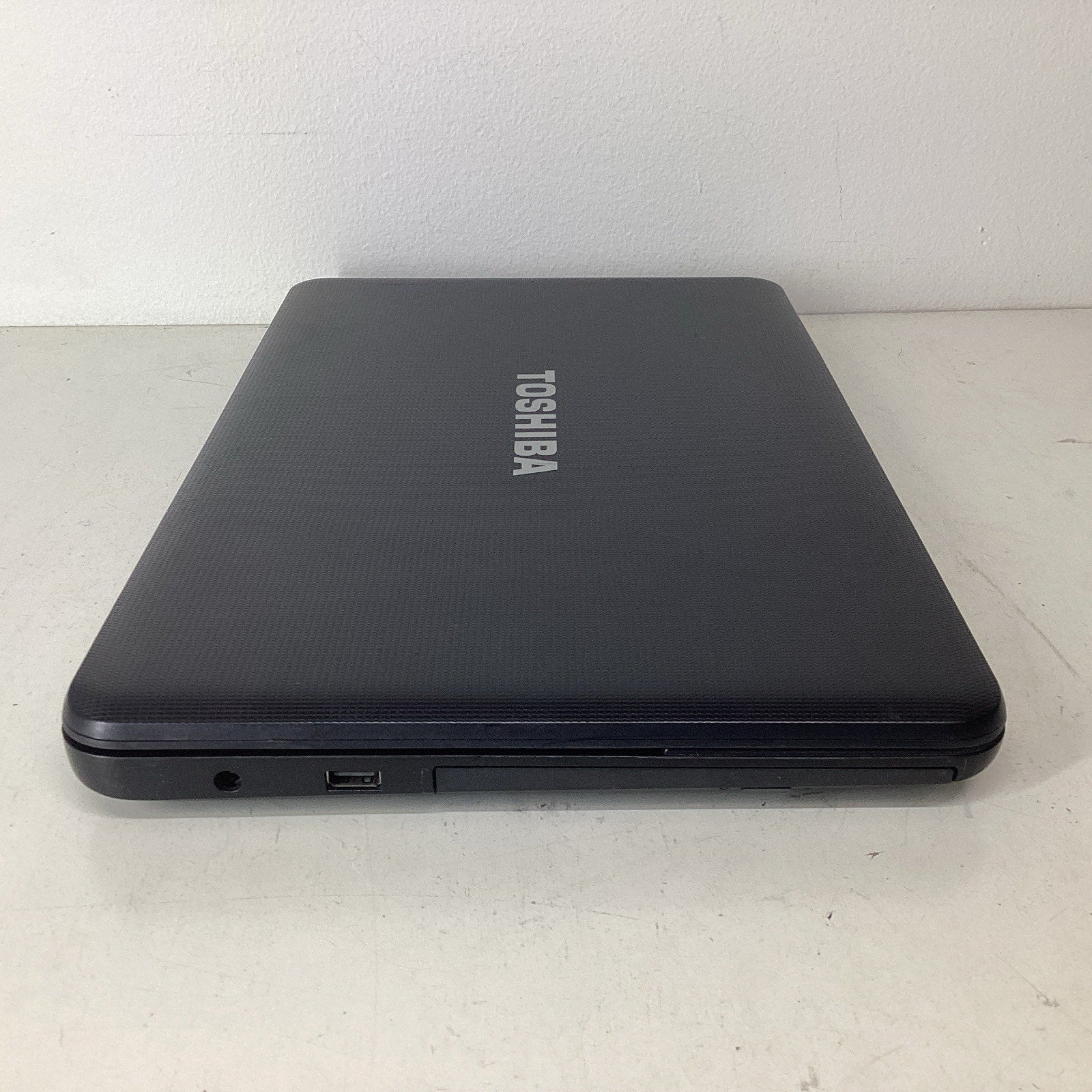 Toshiba Satellite C855D-S5106 15.6" Laptop Vision AMD 4GB RAM No HDD - For Parts