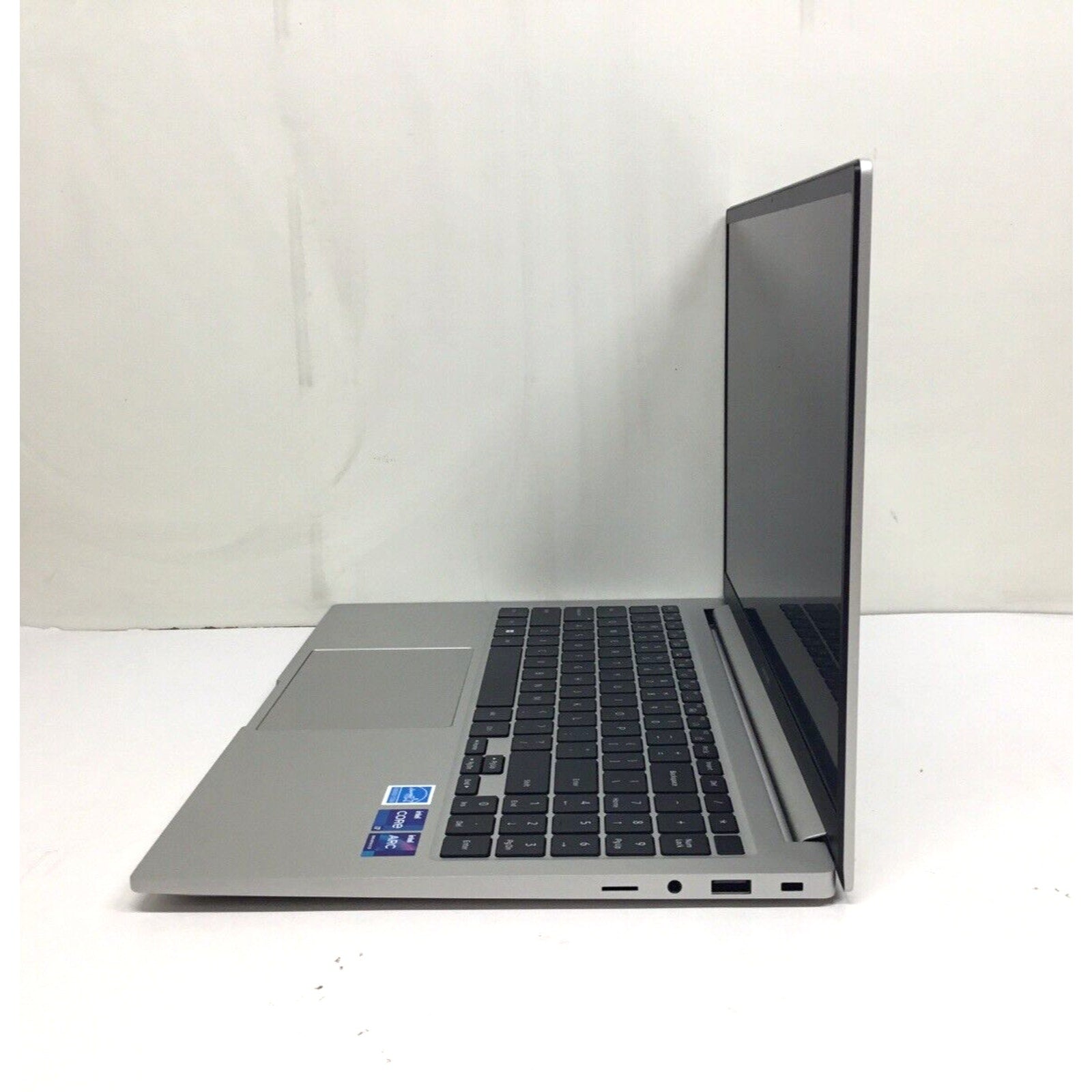 Samsung Galaxy Book3 15.6" NP750XFH-XB1US Intel Core i7-1360P 16GB 512GB Laptop