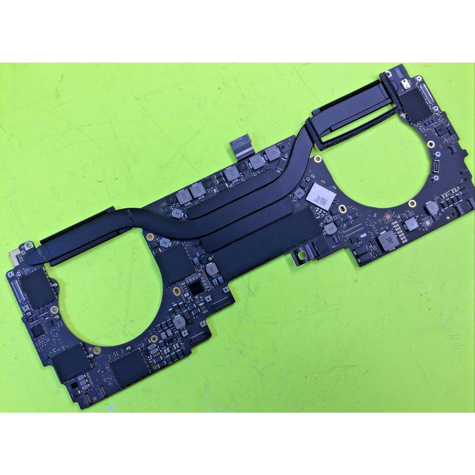 Apple MacBook Pro A1989 2019 2.4GHz 16/512gb Logic Board 820-00850-A FOR PARTS