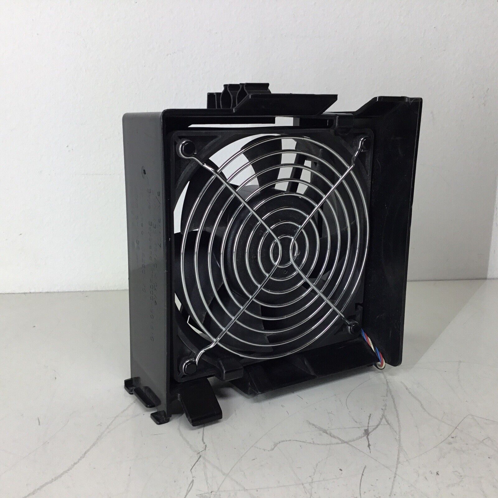 Dell 12 V Case Fan and Shroud P8192 0P8192 AFC1212DE D8794