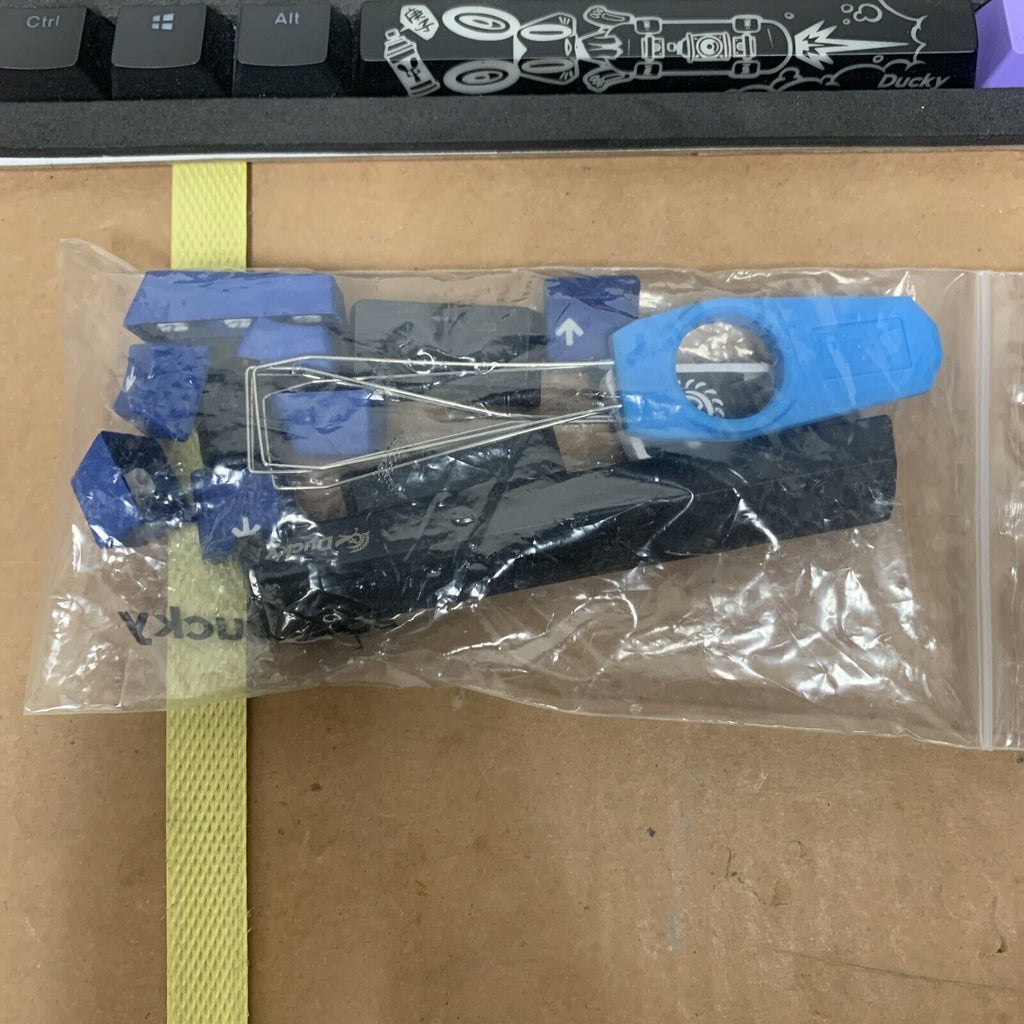 Ducky One 2 SF USB DKON1967ST Keyboard With Replacement Key Caps