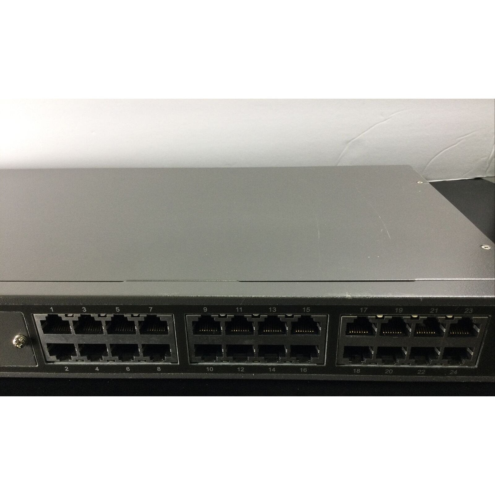D-Link 24-Port 10/100 FE Unmanaged Network Switch DSS-24+