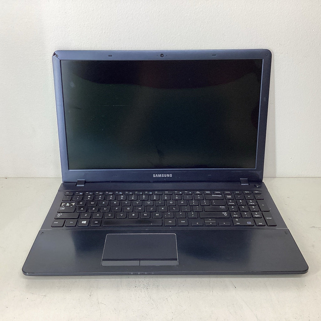 Samsung NP470R5E 15.6" Dark Blue Laptop 8GB RAM 500GB SSD Bad Screen - For Parts