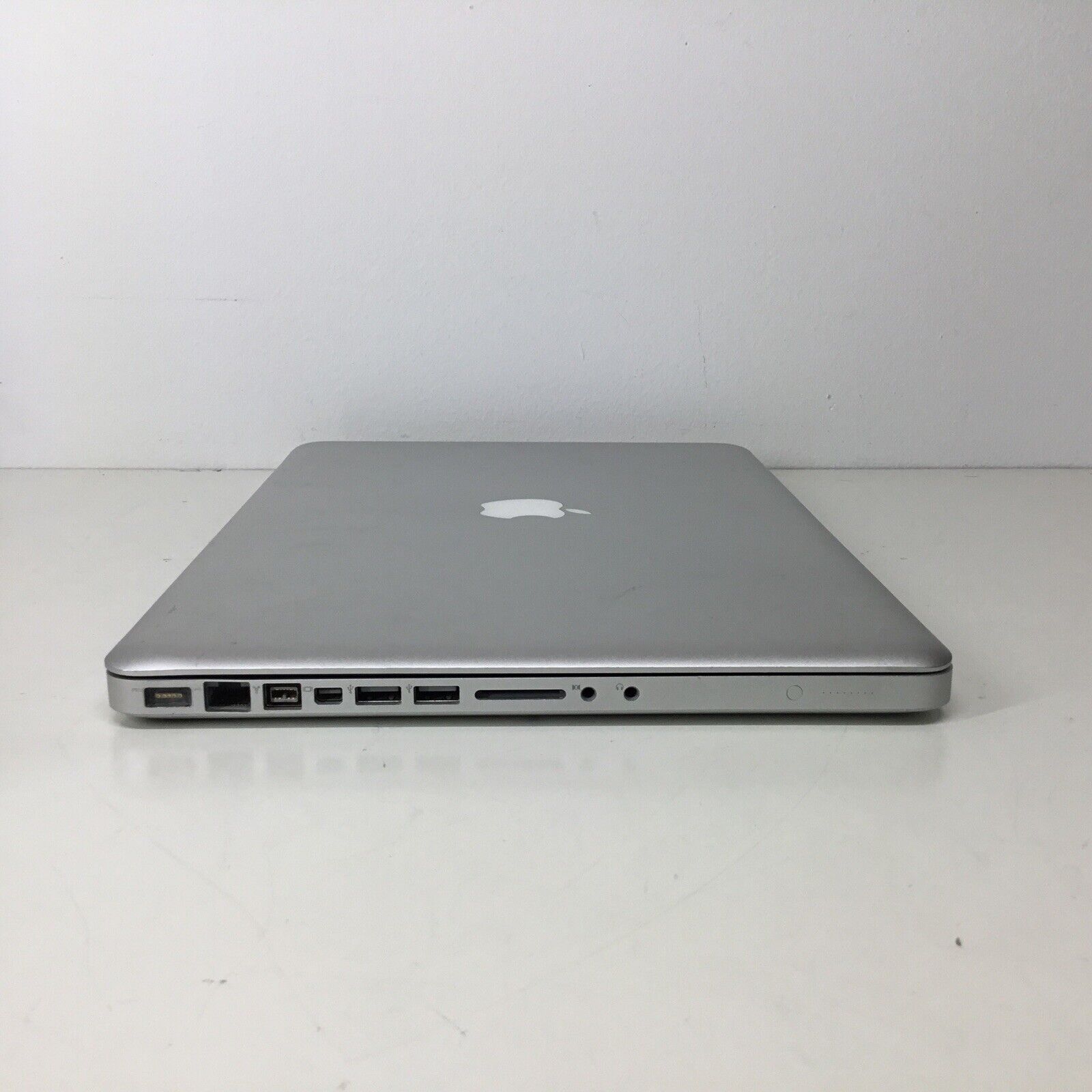 Apple MC118LL/A Duo P8700 2.53GHz 4GB RAM 250GB HDD 15" MacBook Pro - For Parts