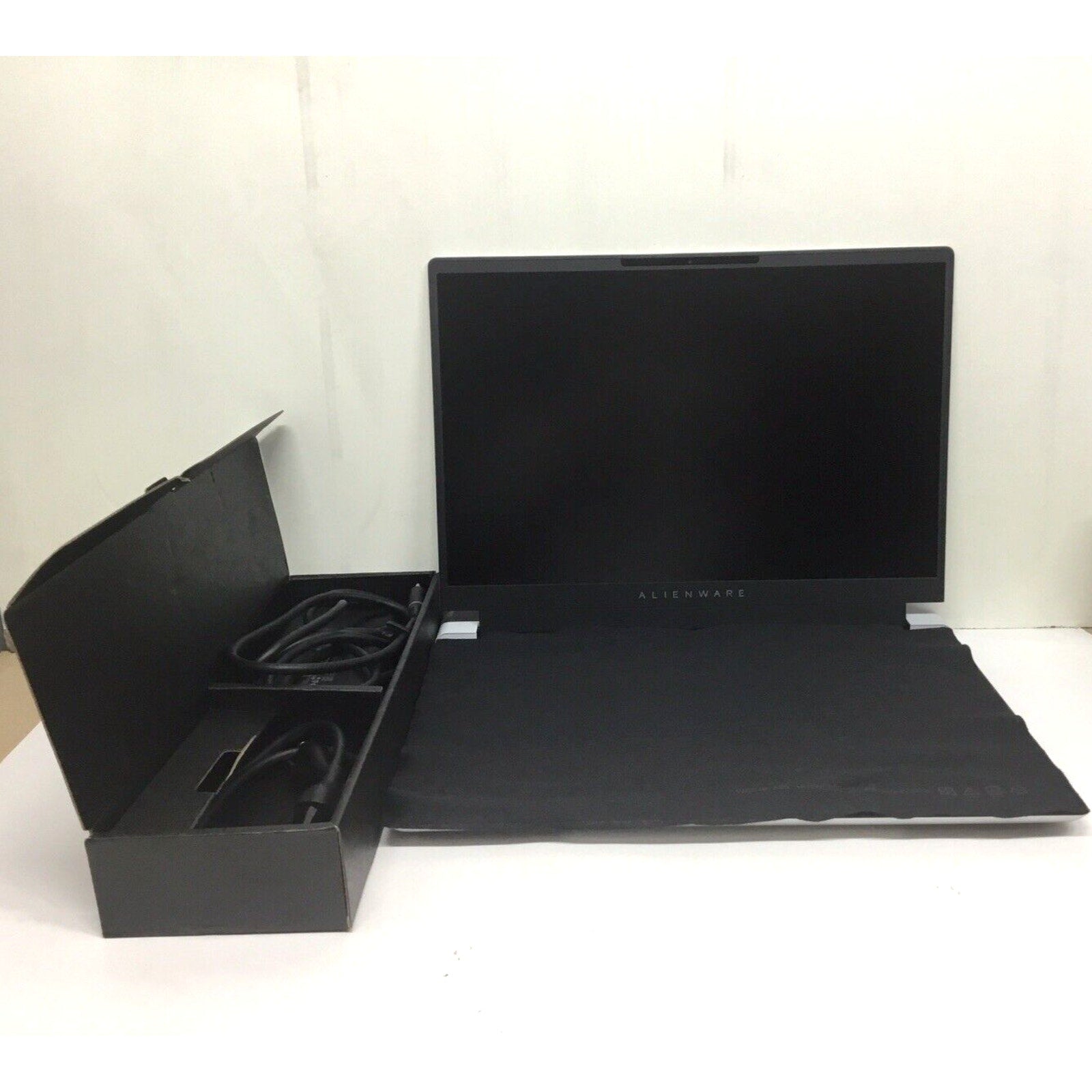 Alienware X16 R1 16" Gaming Laptop I9-13900HK GeForce RTX 4080 32GB RAM 1TB SSD