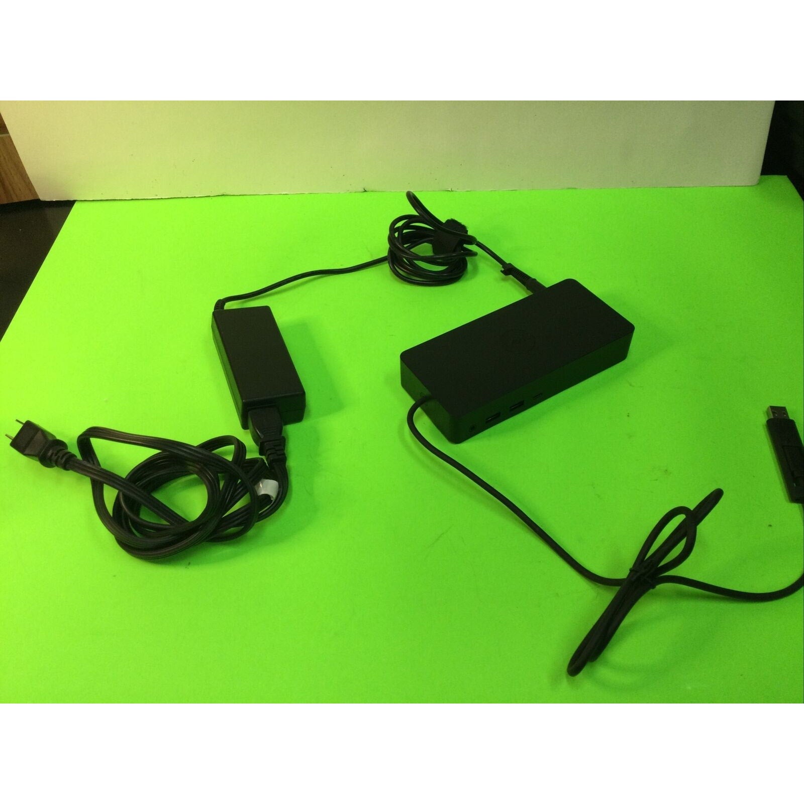 DELL D6000 DisplayLink DOCK w/USB 3.0 / USB-C UHD 4K