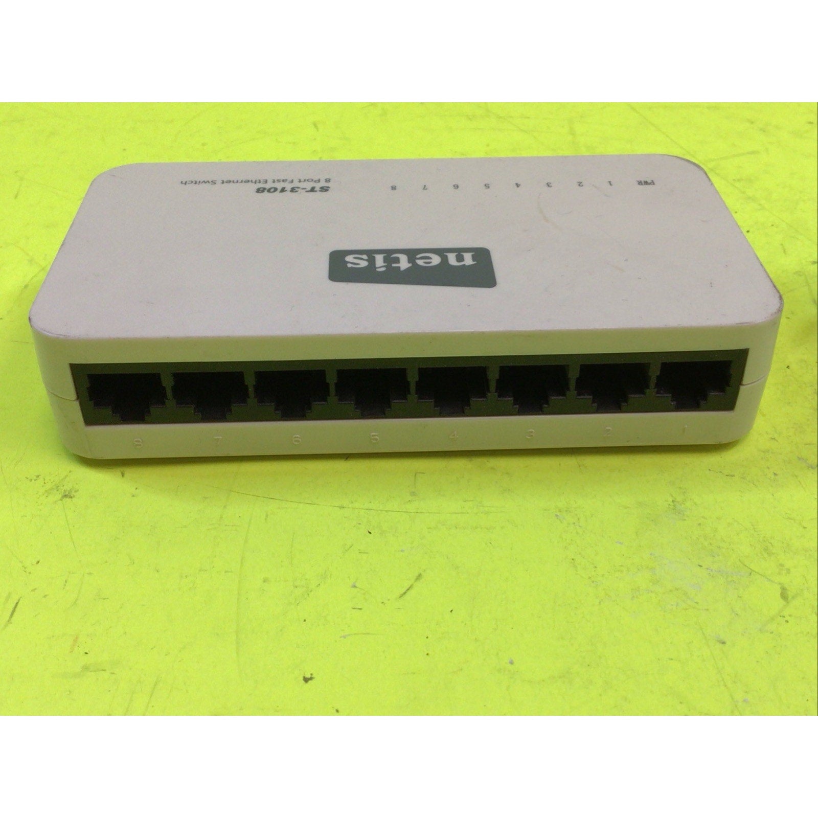 Netis ST3108 8-port 100mbit Fast Ethernet Switch