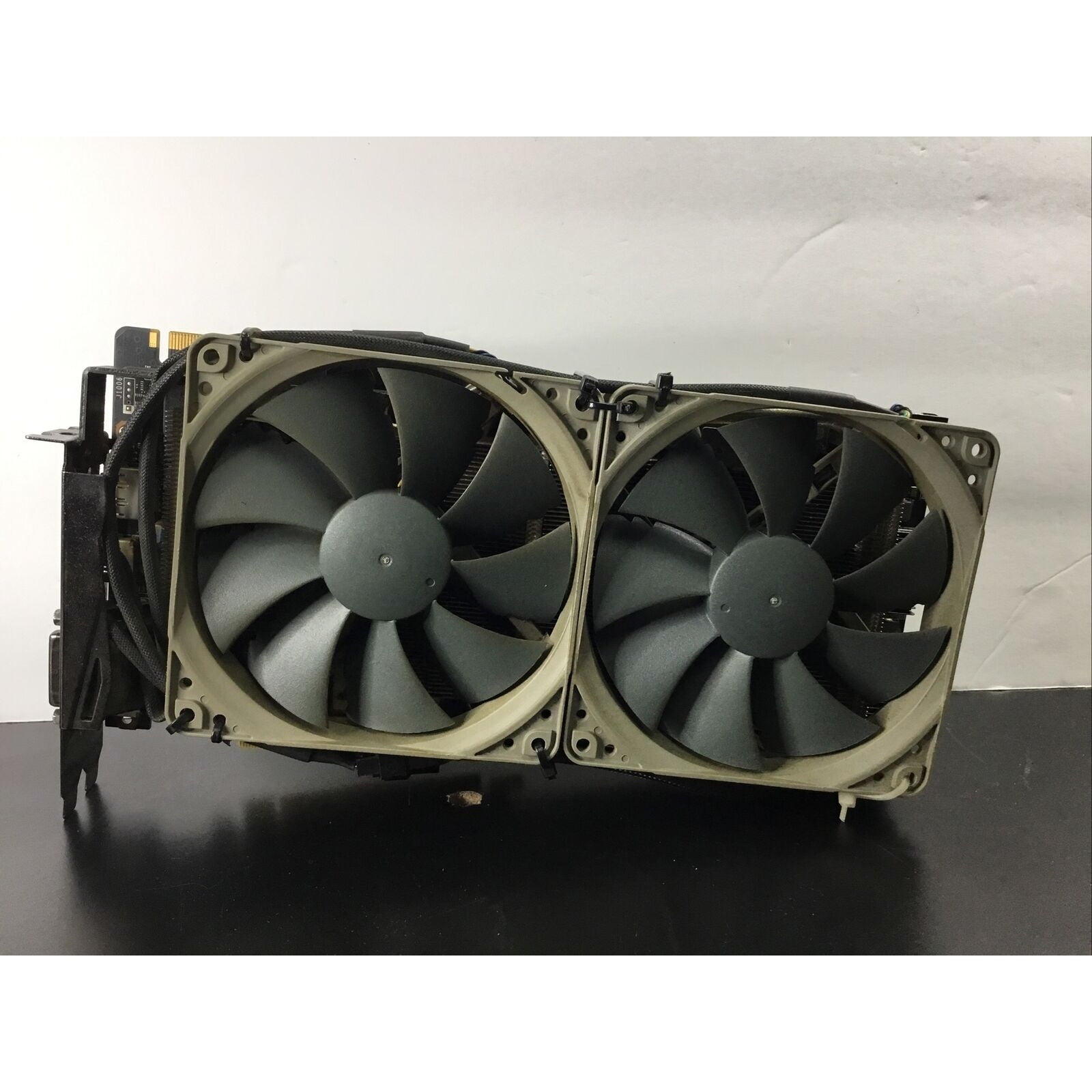MSI GeForce GTX 1070 TI Titanium 8 GB Graphic Card CUSTOM FAN SHROUD