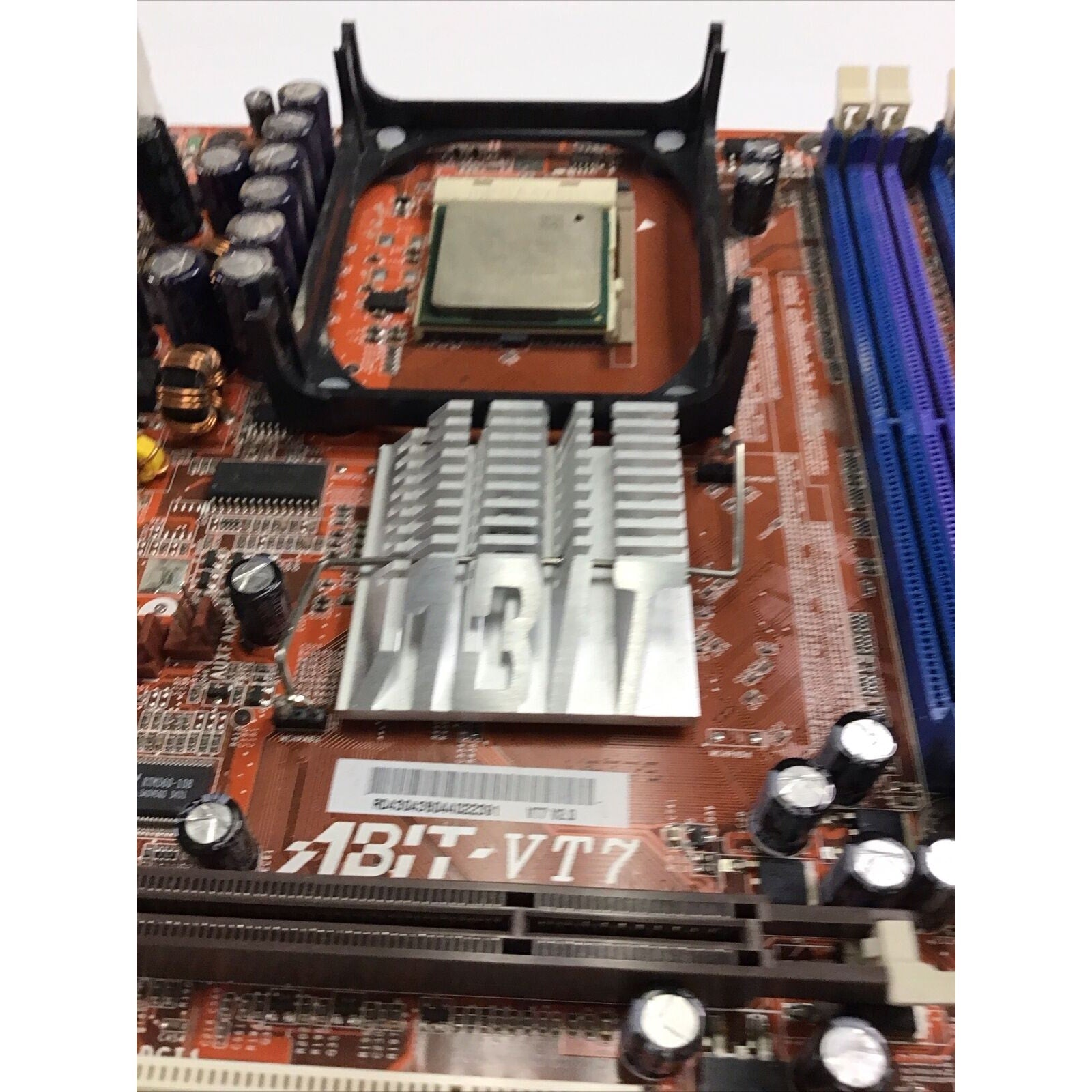 ABIT VT7, V2.0, Socket 478, Intel Motherboard + CPU