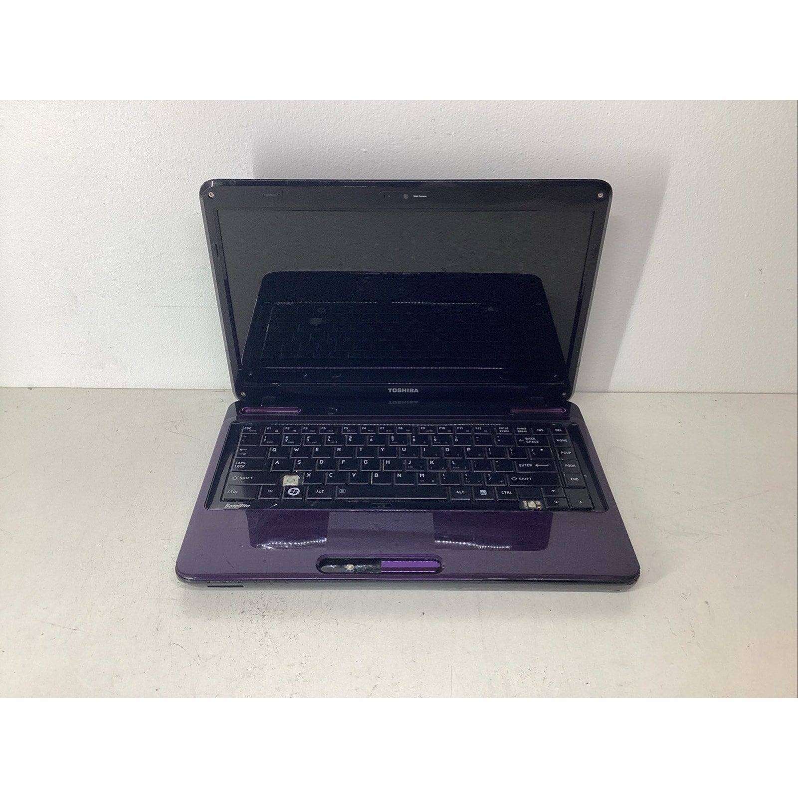 Toshiba Satellite L645D-S4040 Purple Laptop AMD Athlon 3GB RAM No HDD-For Parts