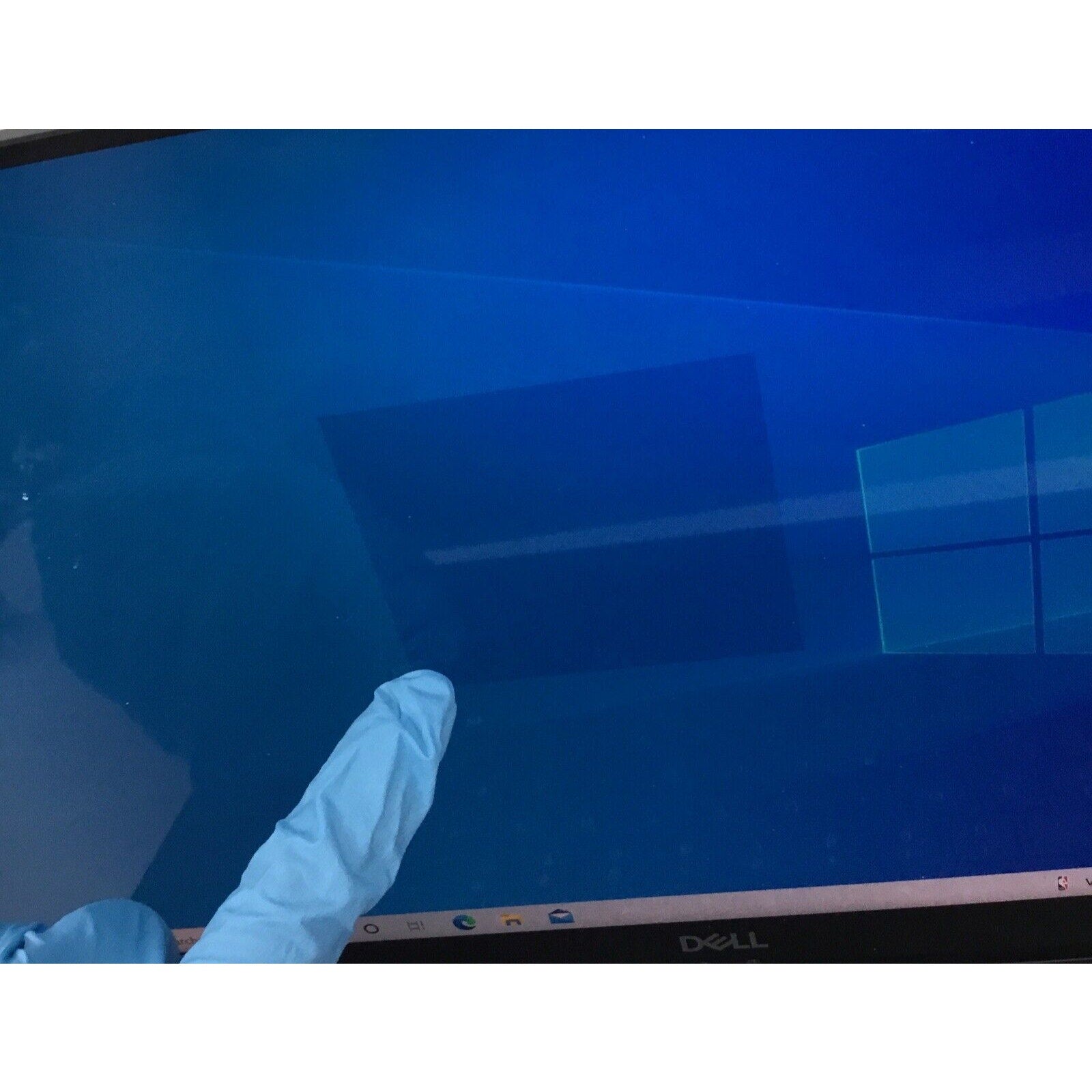 Dell XPS 15 9575 15" UHD 4K Touch I7-8705G 512GB SSD Intel HD Graphics 630 16GB