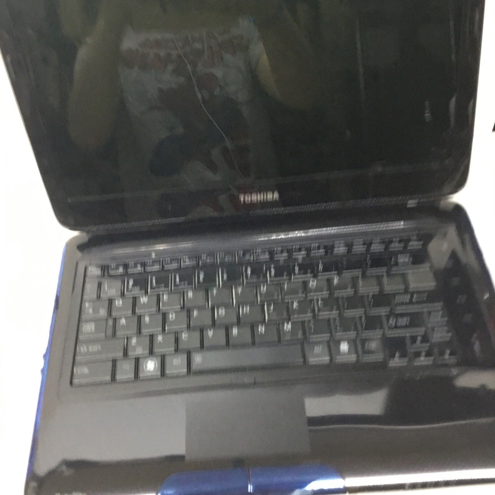 For Parts Toshiba Satellite E205-S1980 / No Adapter 14"