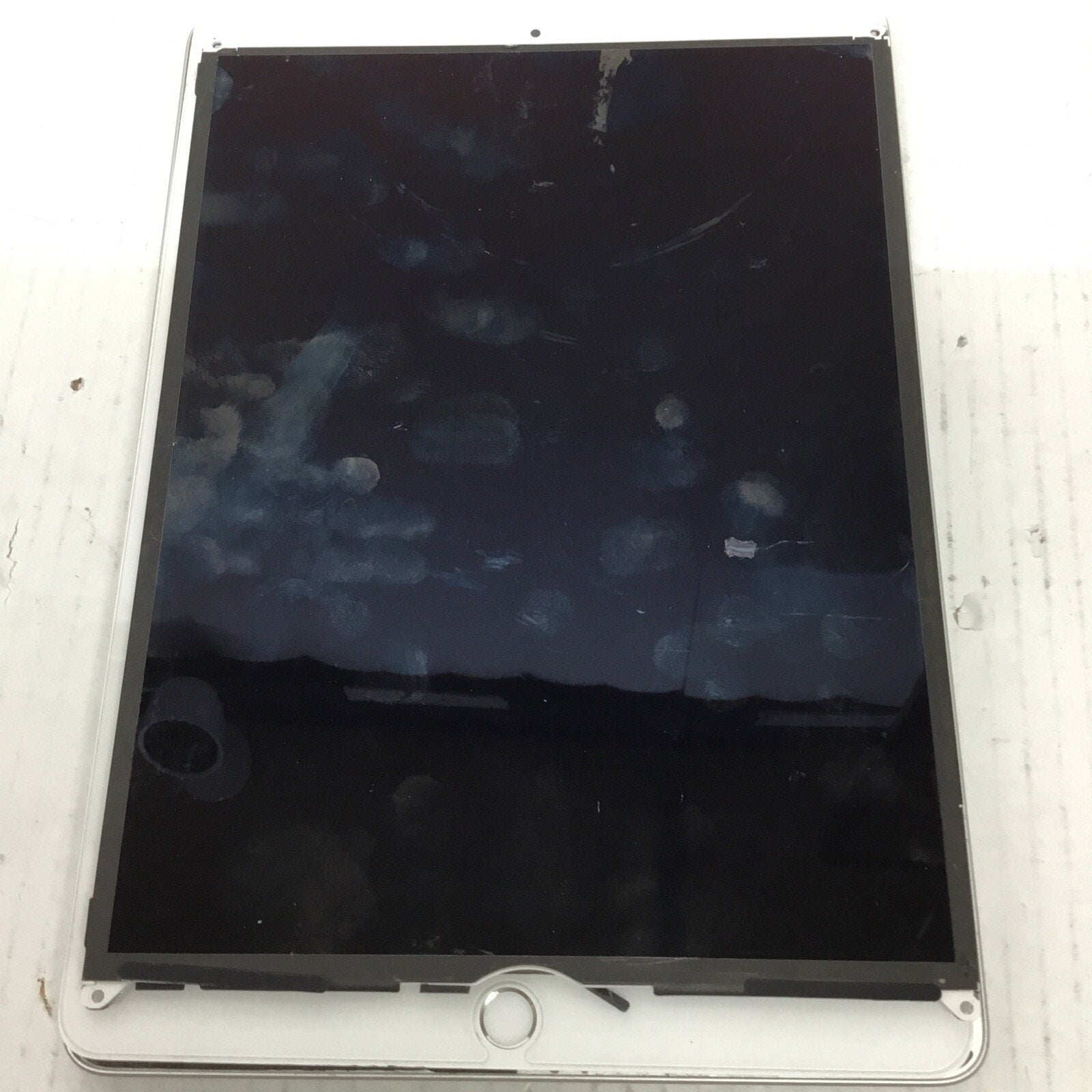 Apple iPad 7th Gen A2197 For Parts *READ* (Screen, whole assembly)