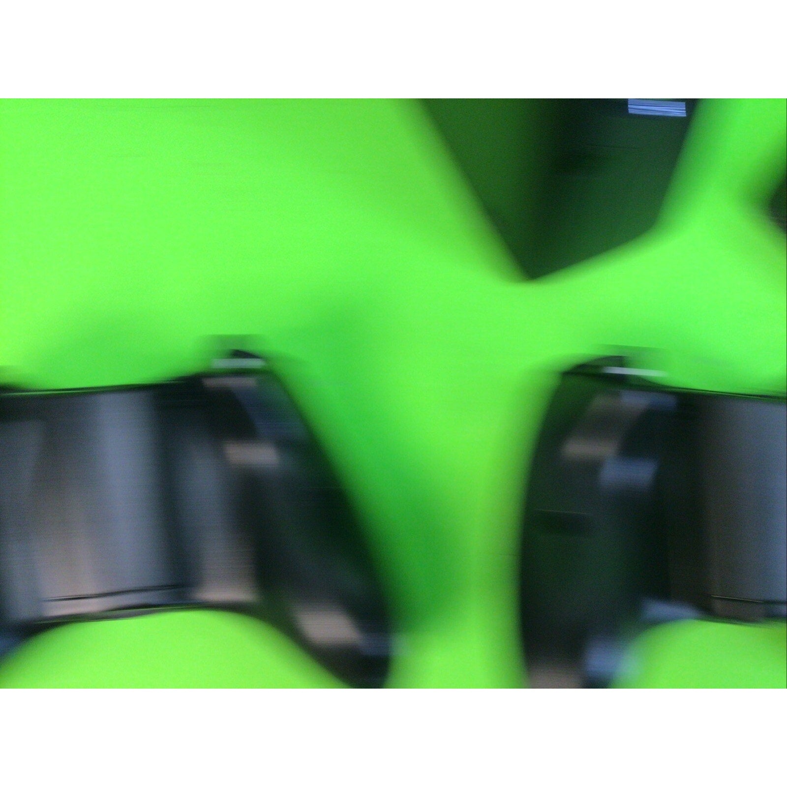 Microsoft Xbox 360 S 2GB Console Bundle With Kinect 2 Controllers 5 Games