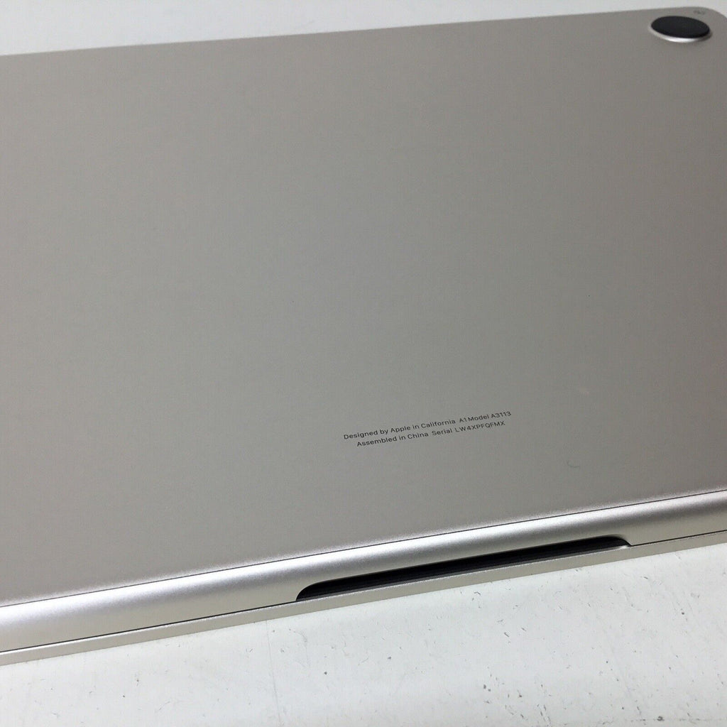 2024 Apple MacBook Air 13.6" M3 Chip 256 GB SSD 8GB RAM 8-Core GPU MRXT3LL/A