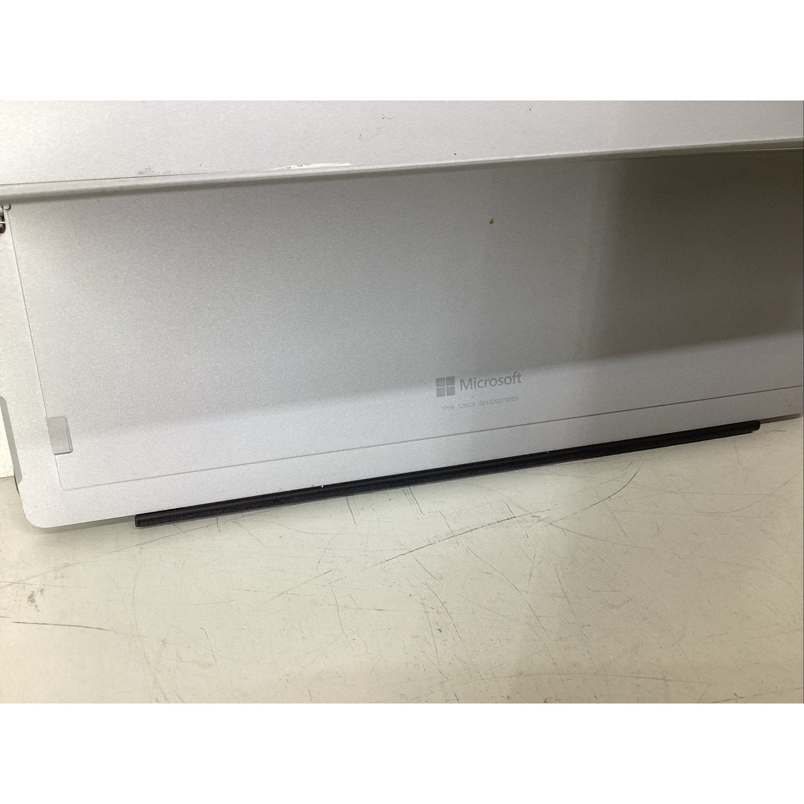 Microsoft Surface Pro 5 1796 12.3" Intel i5-7300 4GB RAM 128GB SSD Win 10