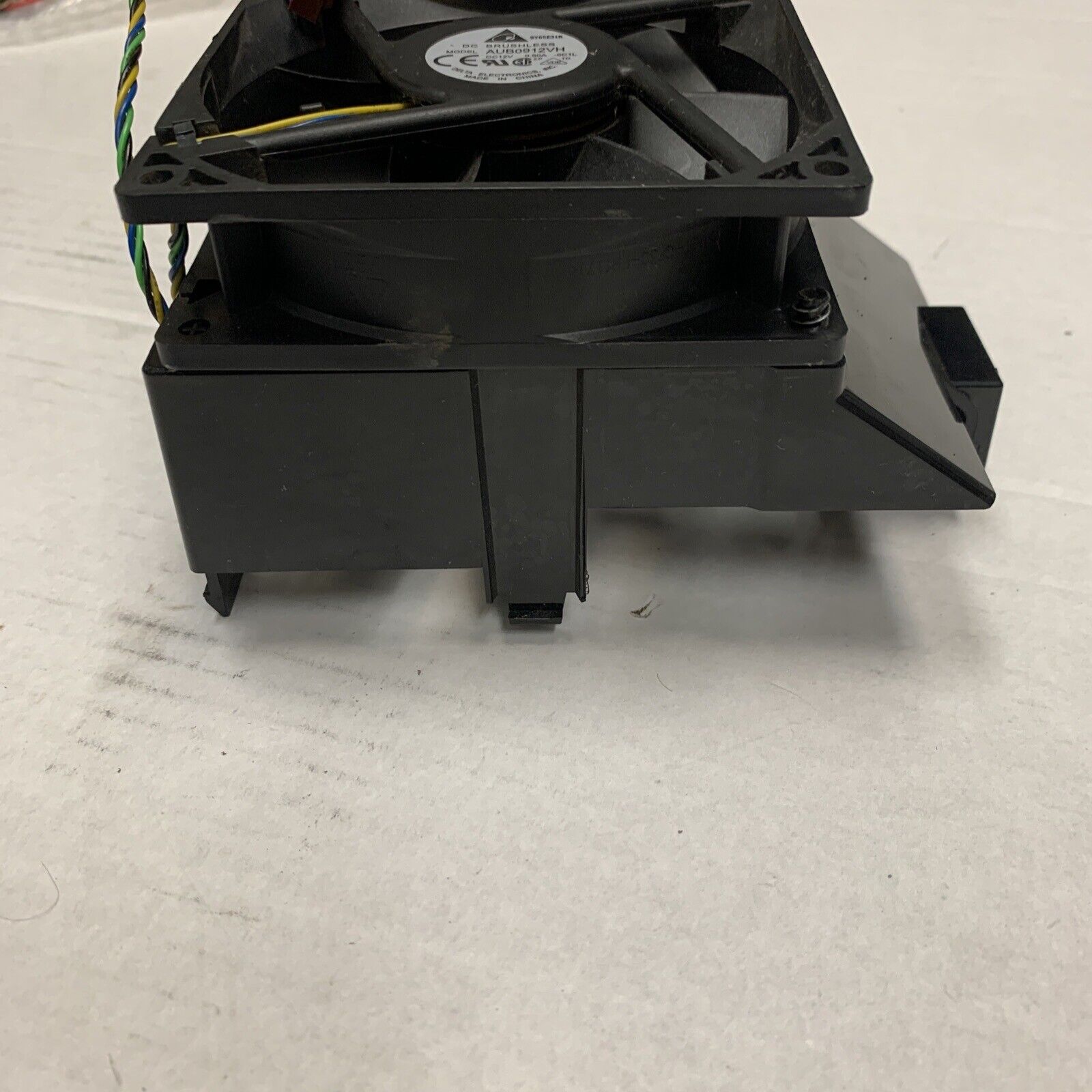 HP PRO 4300 Compaq 6000 6305 Elite Cooling Fan with Shroud AUB0912VH 636922-001