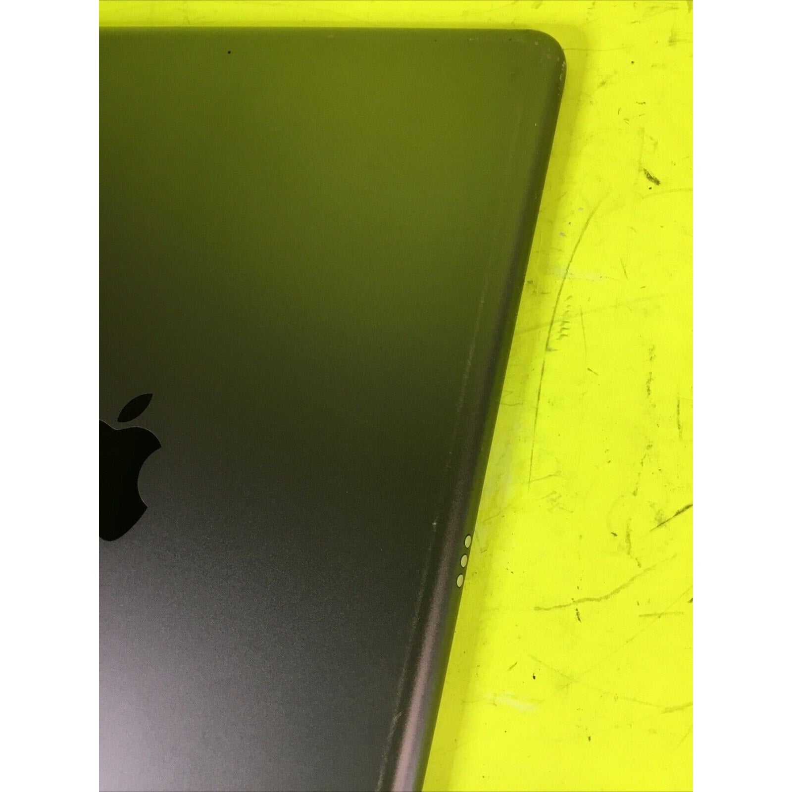 Apple iPad 7th Gen A2197 Gray FOR PARTS REPAIR or RECYCLE