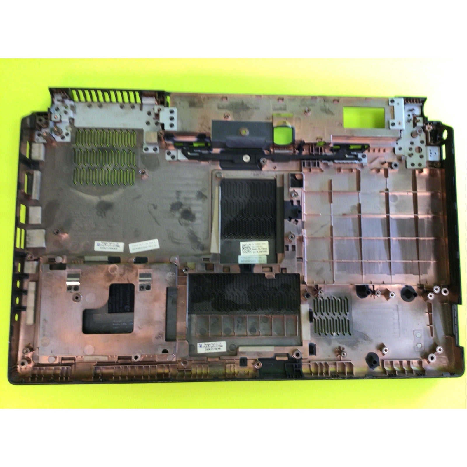 Dell Studio 1555 Bottom Cover