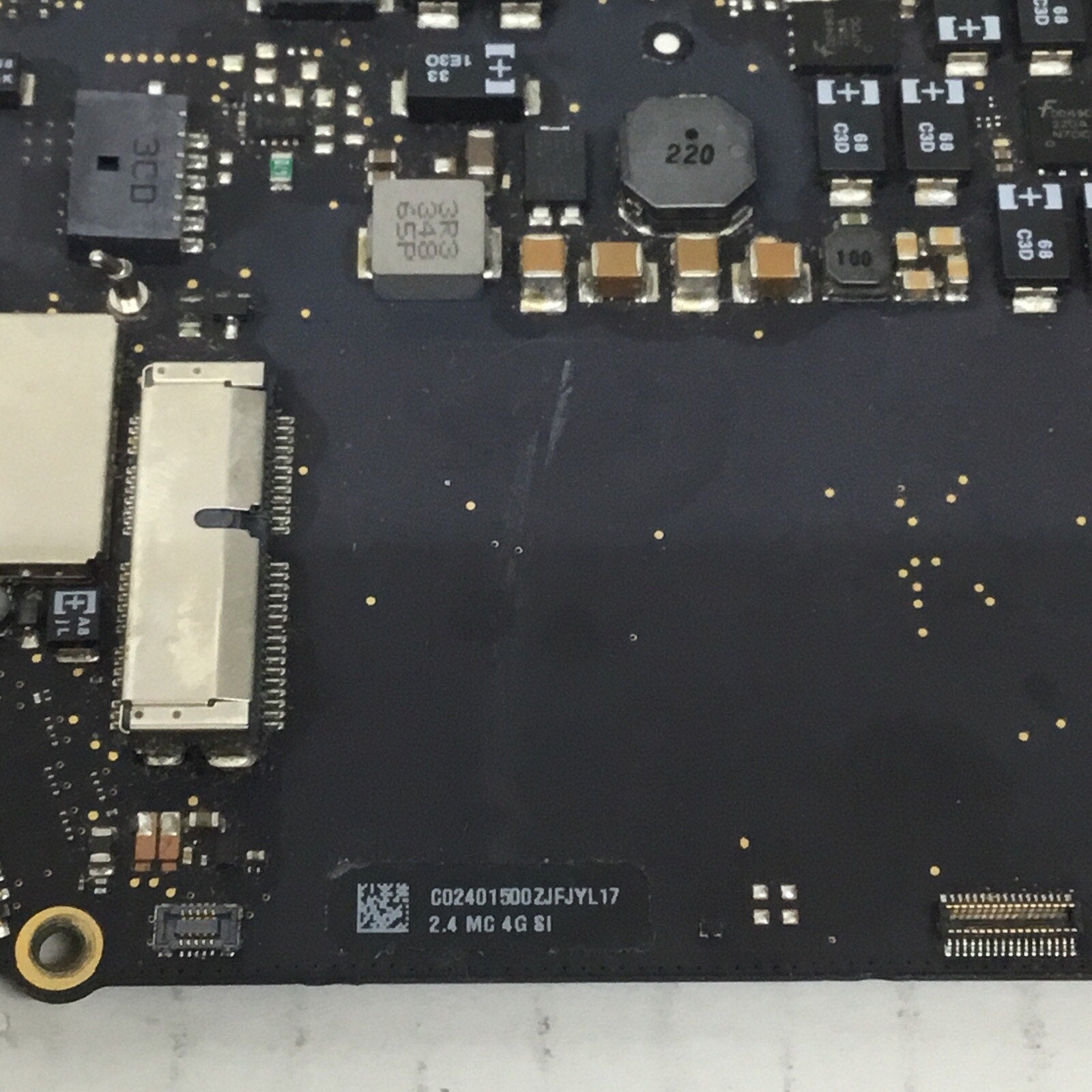 MacBook Pro 820-3536-A Retina 13" A1502 2013 2.4GHz 4GB RAM LogicBoard FOR PARTS