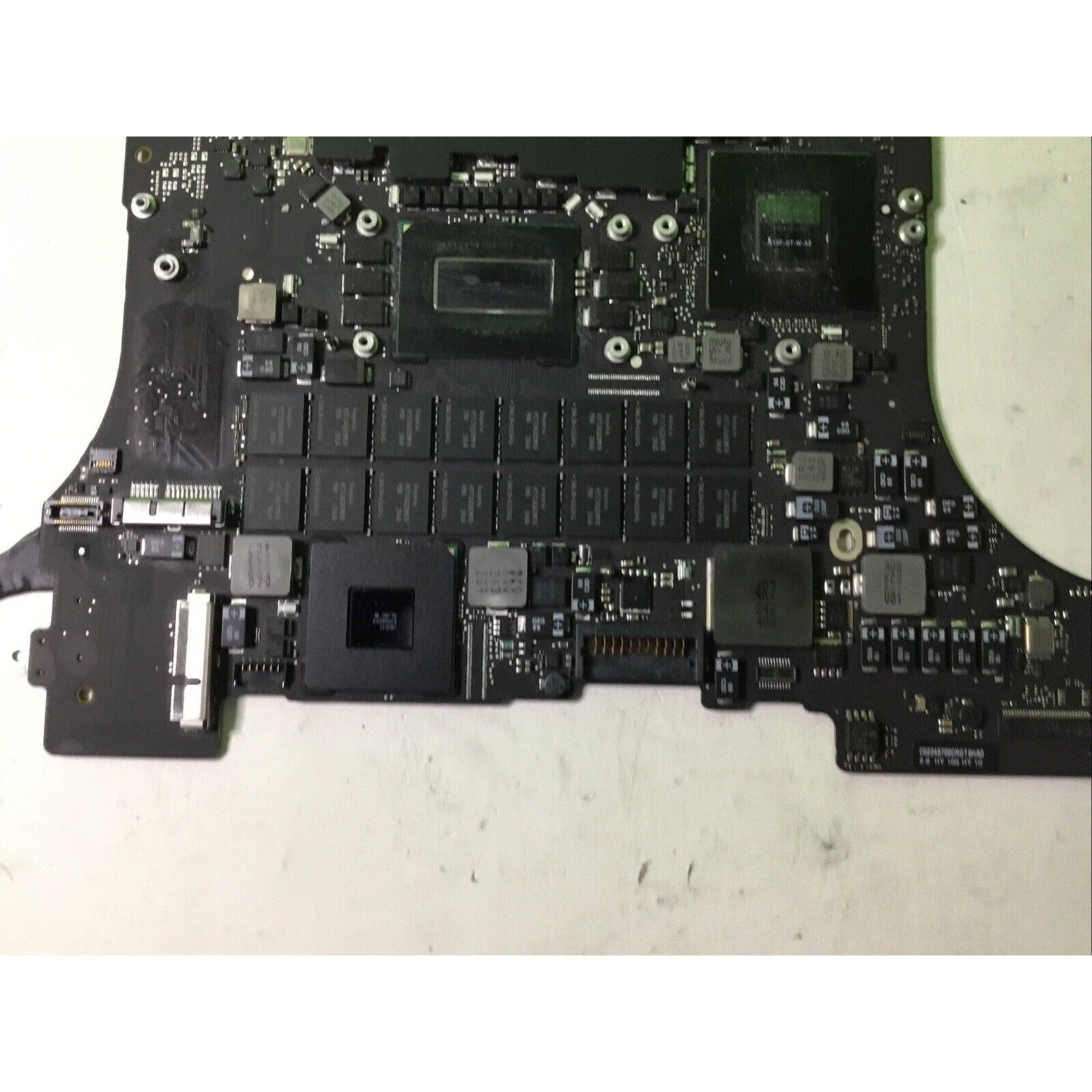 Apple MacBook Pro 15" A1398 2.3GHz i7 8GB Logic Board 820-3332-A FOR PARTS