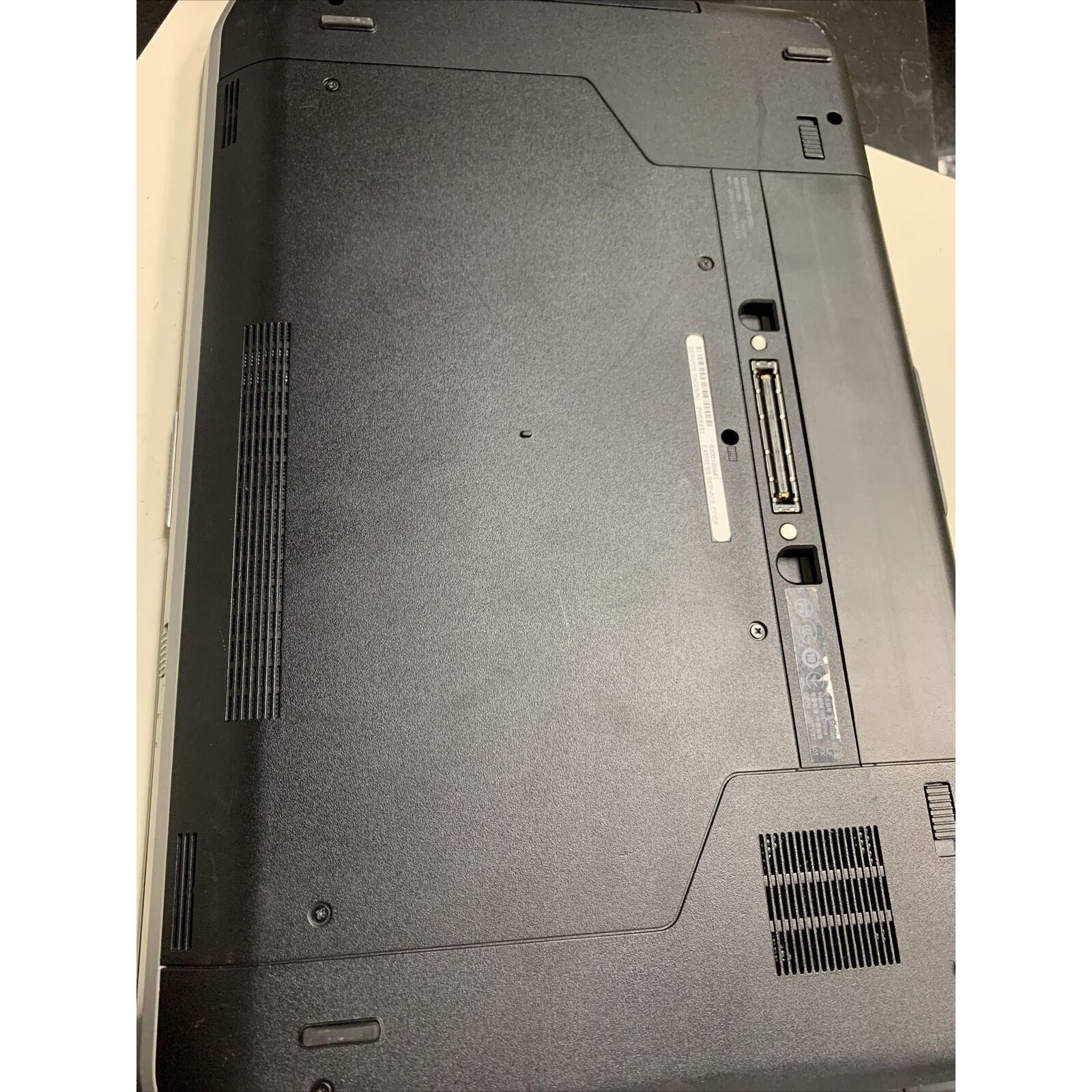 Dell Latitude E5520 i3-2330m 2GB 15.6" - No HDD/No Power Adapter/Missing Key