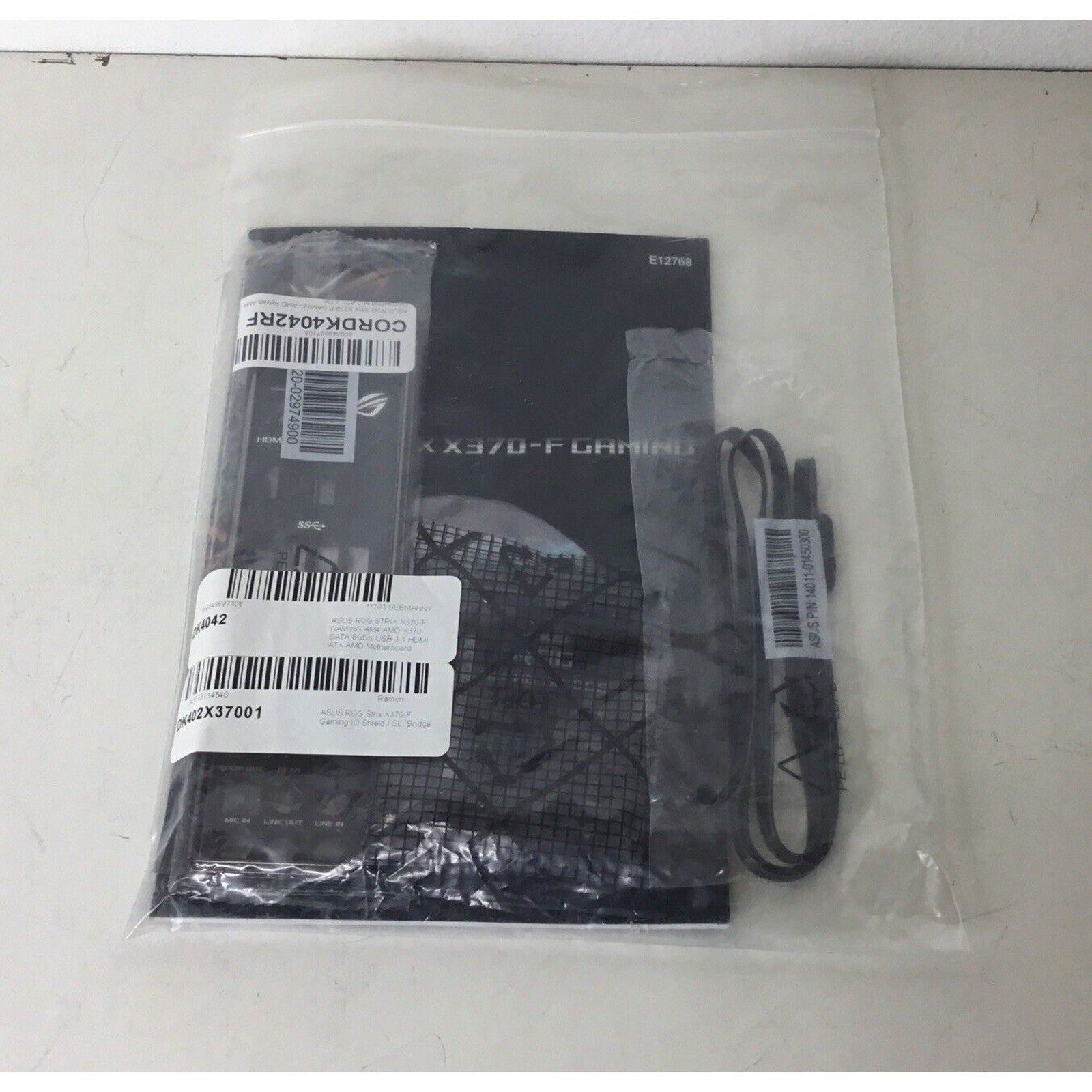 Asus ROG STRIX X370-F GAMING UserGuide w/ CD, I/O Shield SLI HB Bridge and Cable