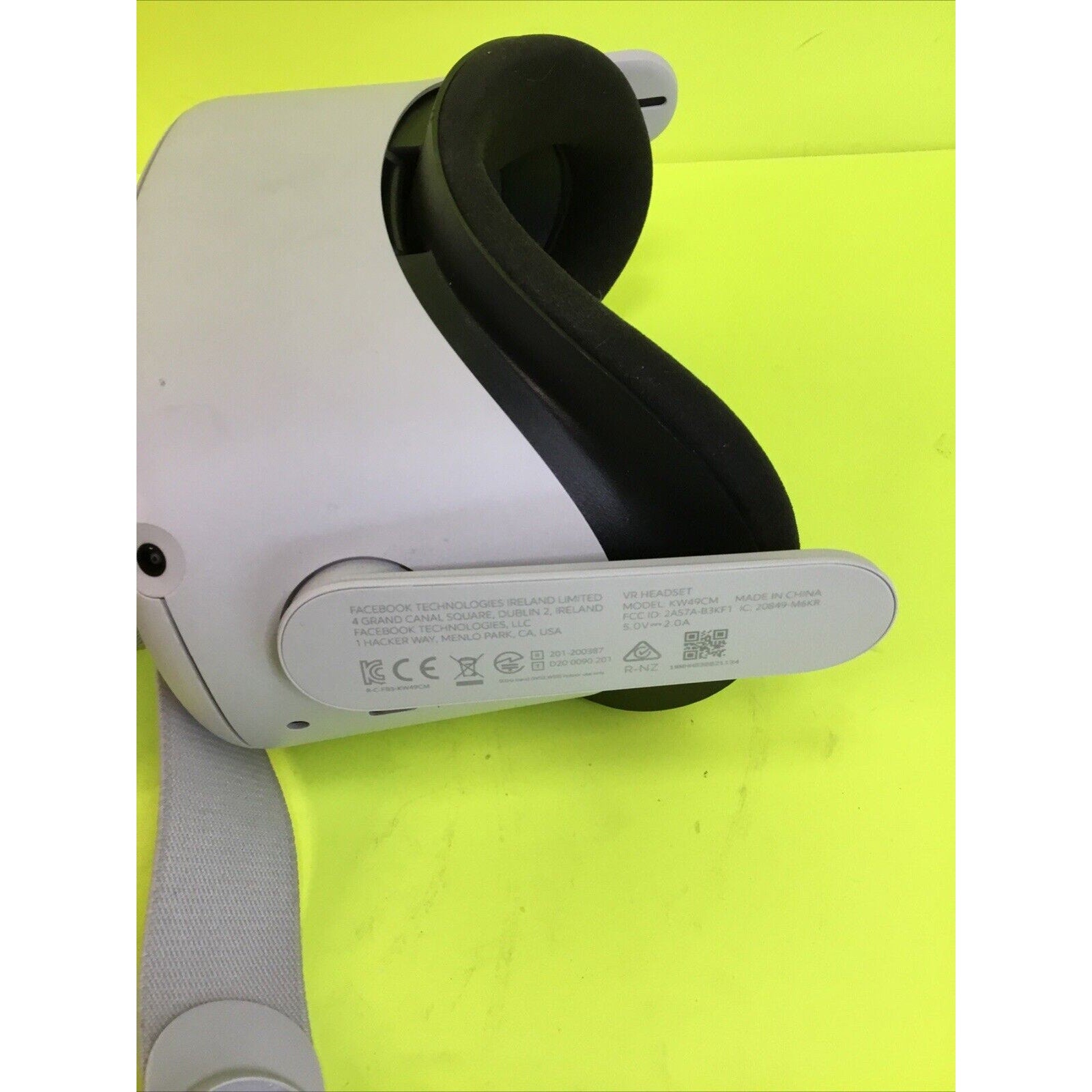 Meta Quest 2 64GB FOR PARTS or REPAIR