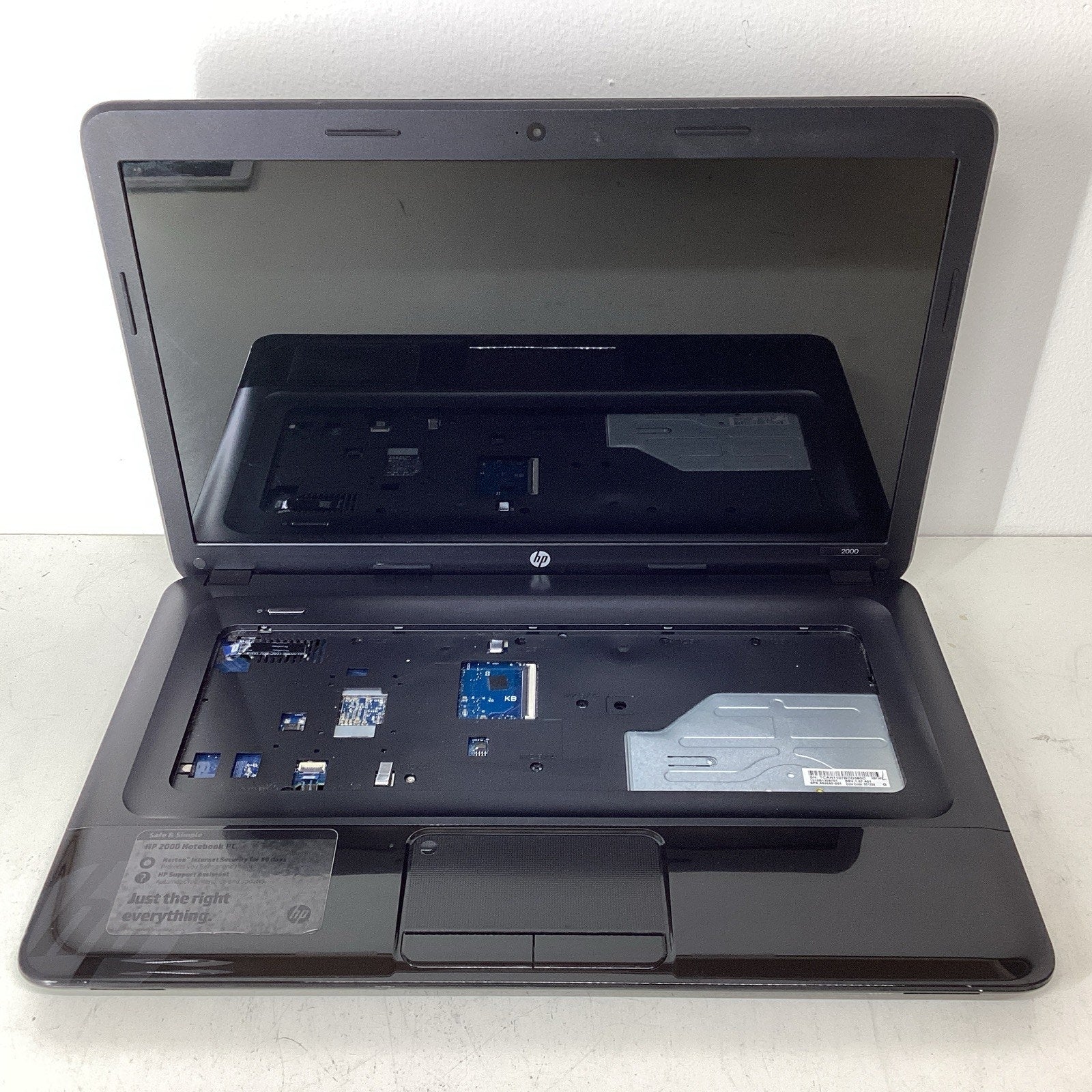 HP 2000-2c29NR 15" Notebook PC 4GB RAM 240GB HDD - For Parts (Missing Parts)