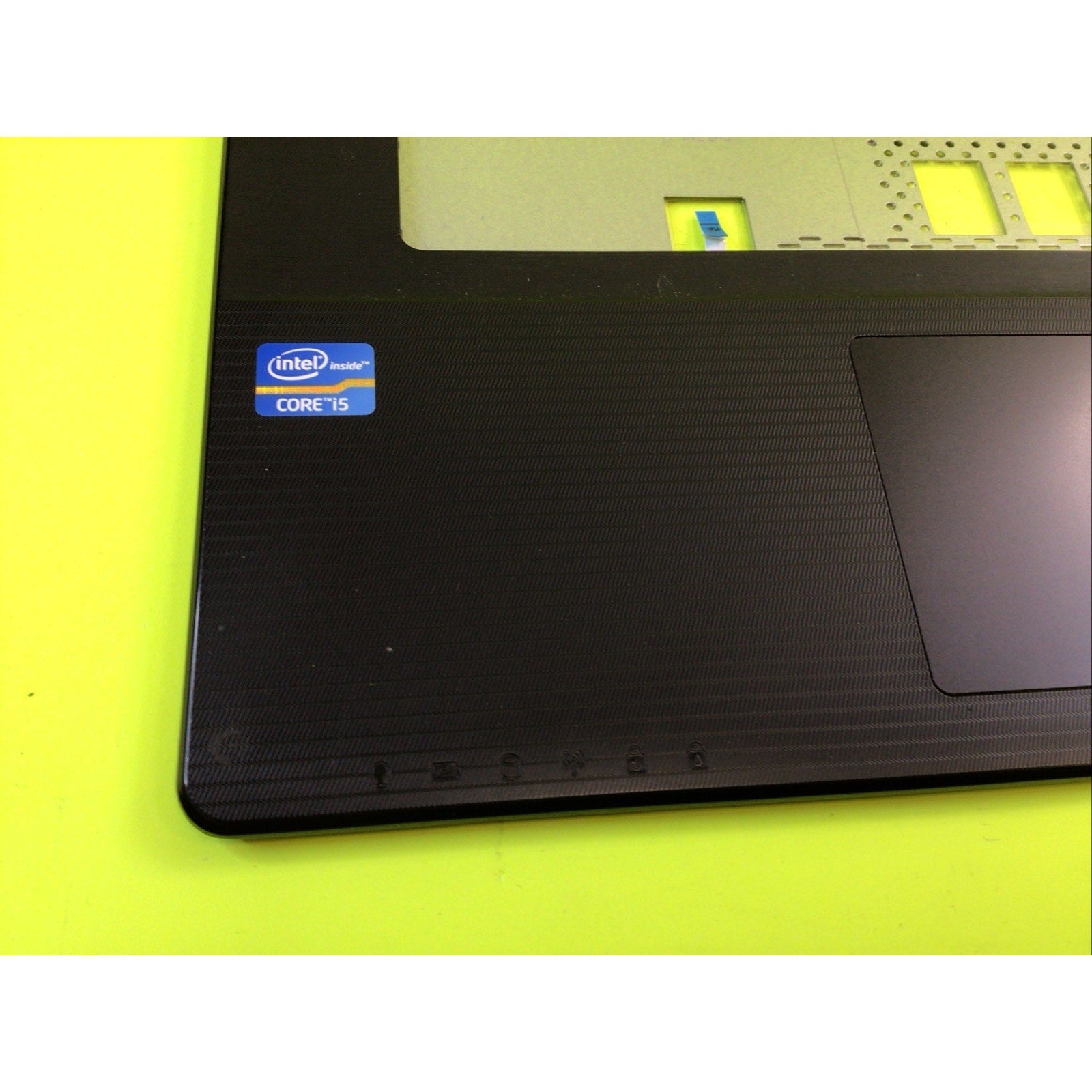ASUS X75A Series Palmrest Touch Pad Assembly