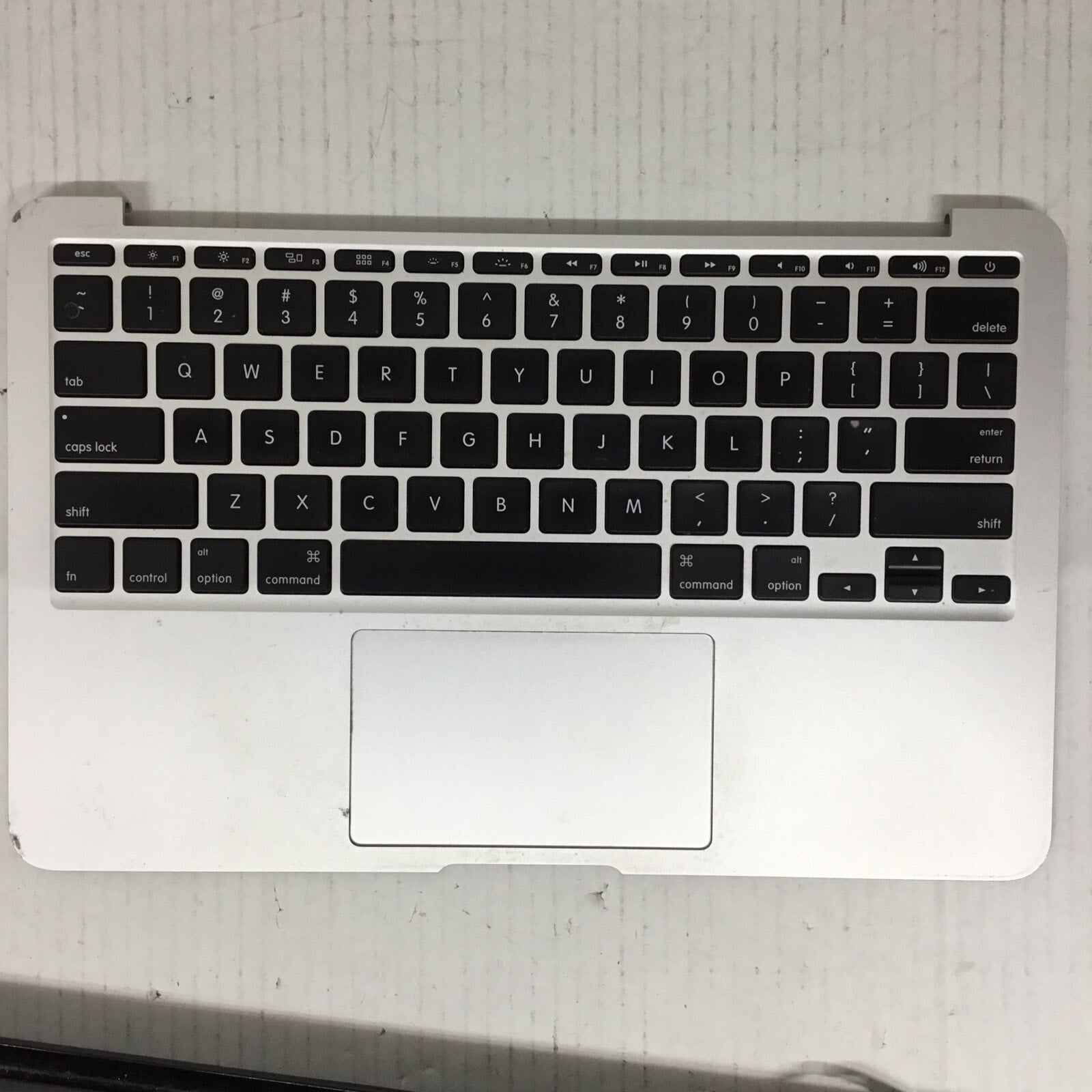11" MacBook Air A1465 Top Case keyboard Palmrest Trackpad No Battery