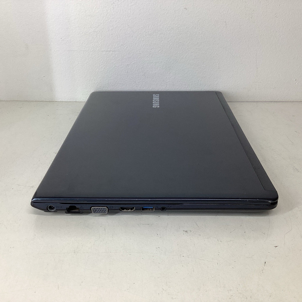 Samsung NP470R5E 15.6" Dark Blue Laptop 8GB RAM 500GB SSD Bad Screen - For Parts