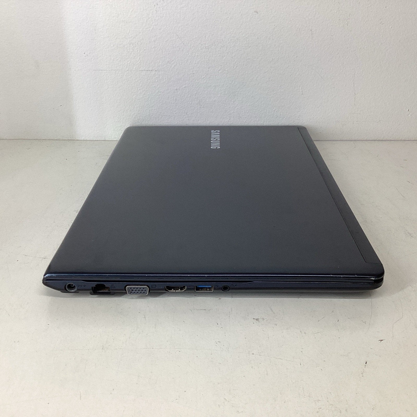 Samsung NP470R5E 15.6" Dark Blue Laptop 8GB RAM 500GB SSD Bad Screen - For Parts
