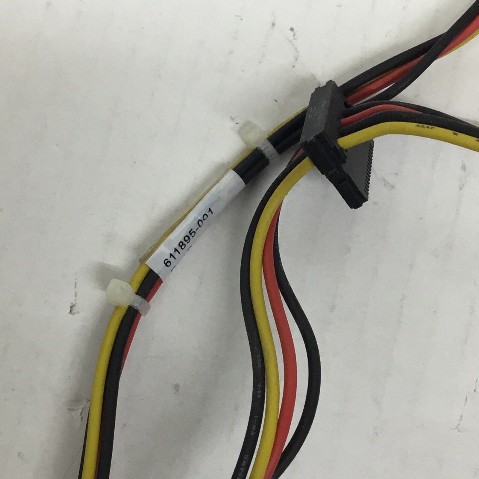 HP Compaq 4Pin to SATA Power 577494-001 611895-001 for Elite 6000 8000 SFF