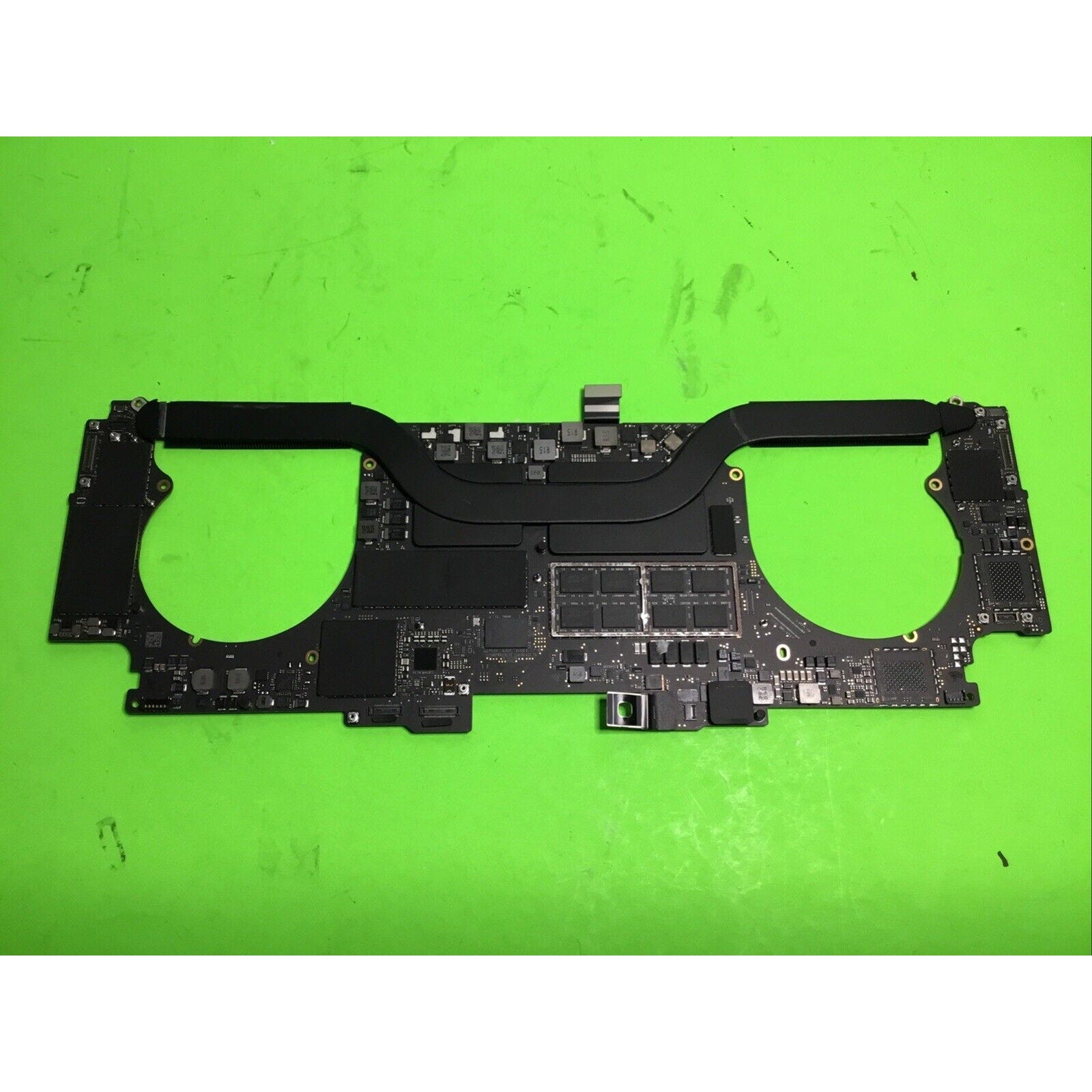 Apple MacBook Pro A1990 Logic Board 820-01814-A FOR PARTS or REPAIR