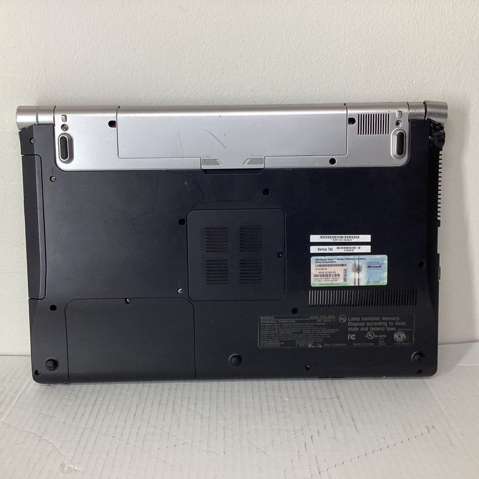 Sony Vaio PCG-3D3L Intel Centrino 2 4GB RAM 320GB HDD Laptop Computer-For Parts