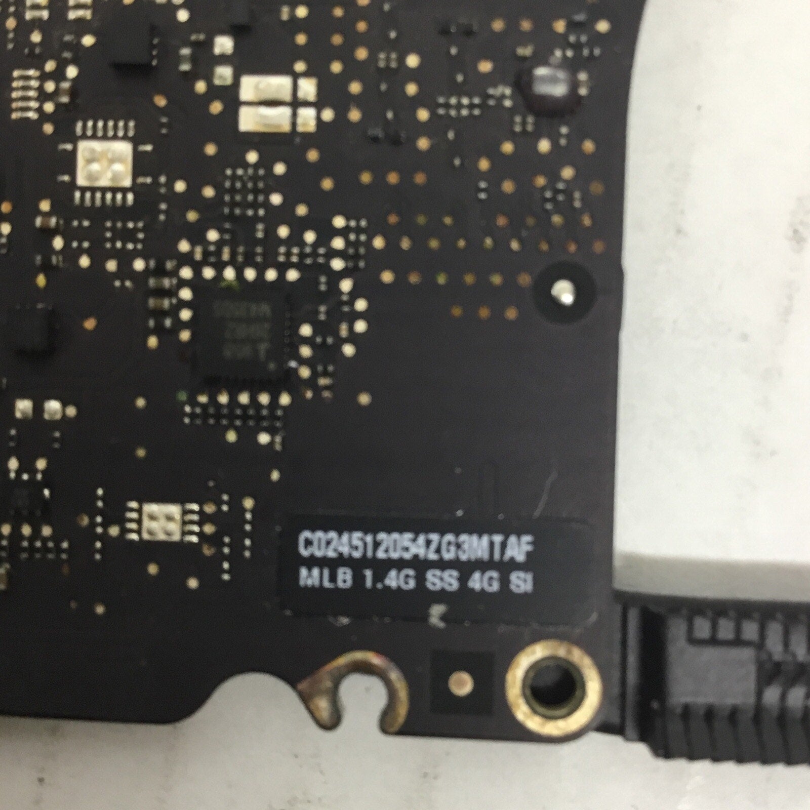 Apple MacBook Air 11" A1465 2013 1.4GHz 4GB RAM Logic Board 820-3435-B PARTS