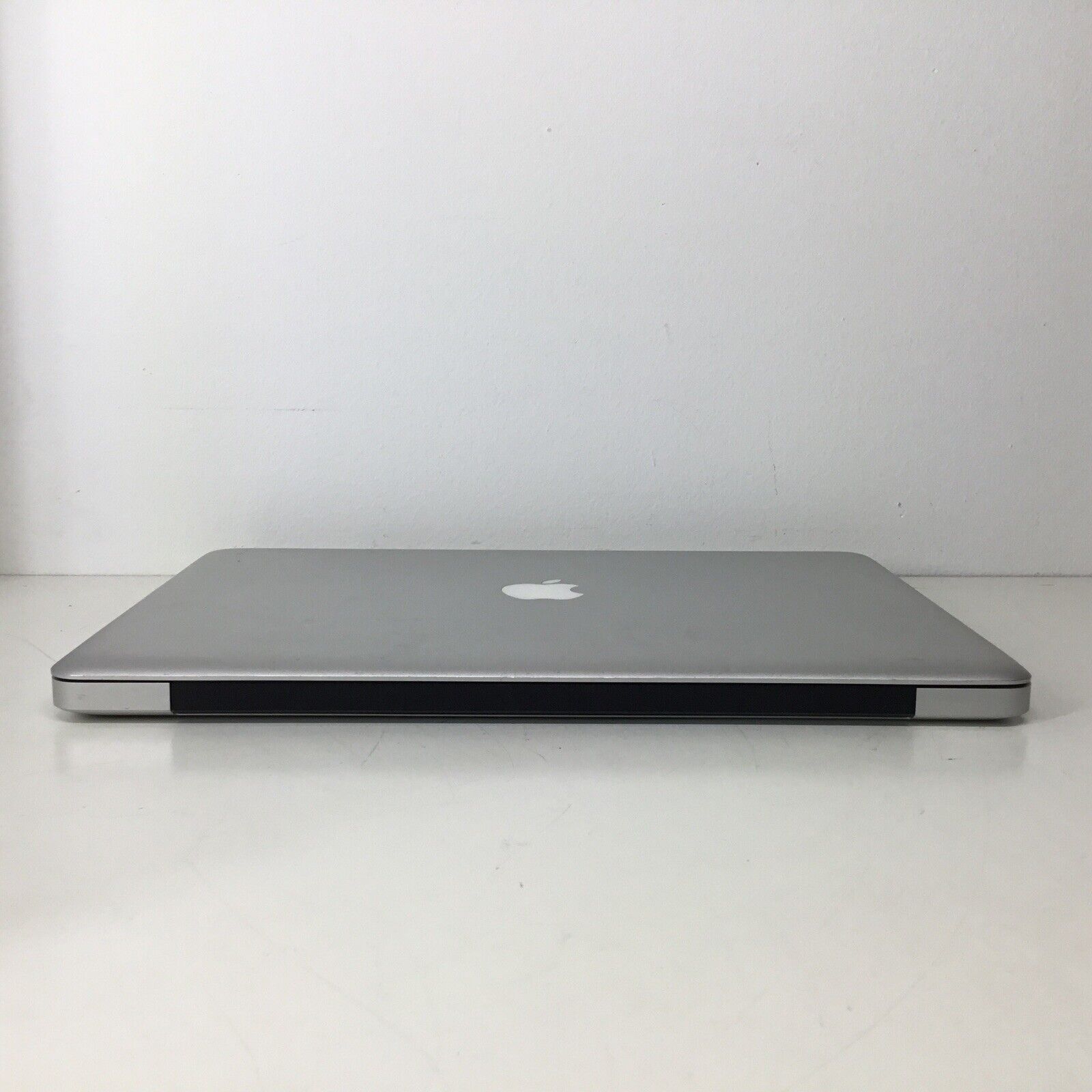 Apple MC118LL/A Duo P8700 2.53GHz 4GB RAM 250GB HDD 15" MacBook Pro - For Parts