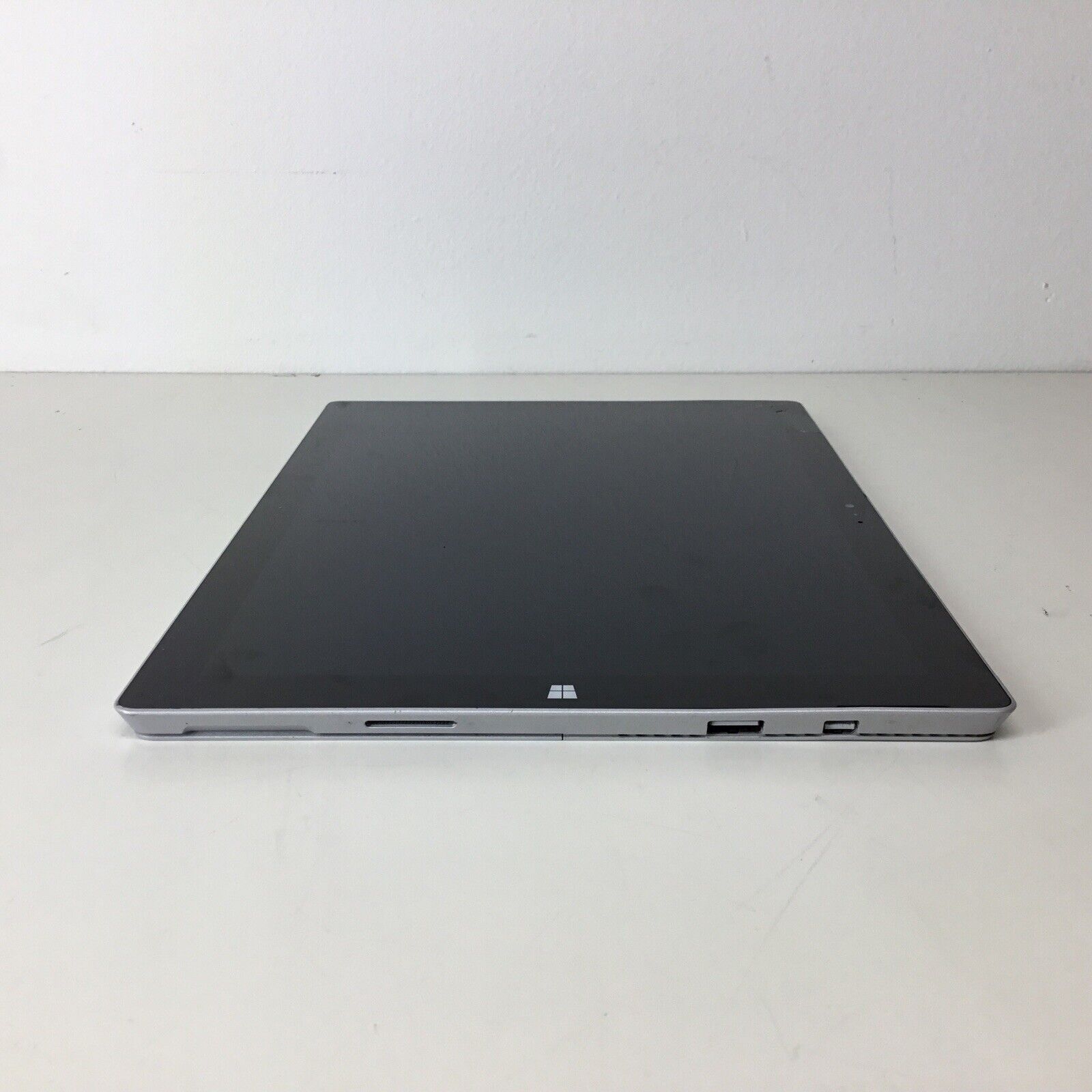 Microsoft Surface Windows Pro 8 Tablet i3 64GB SSD - For Parts