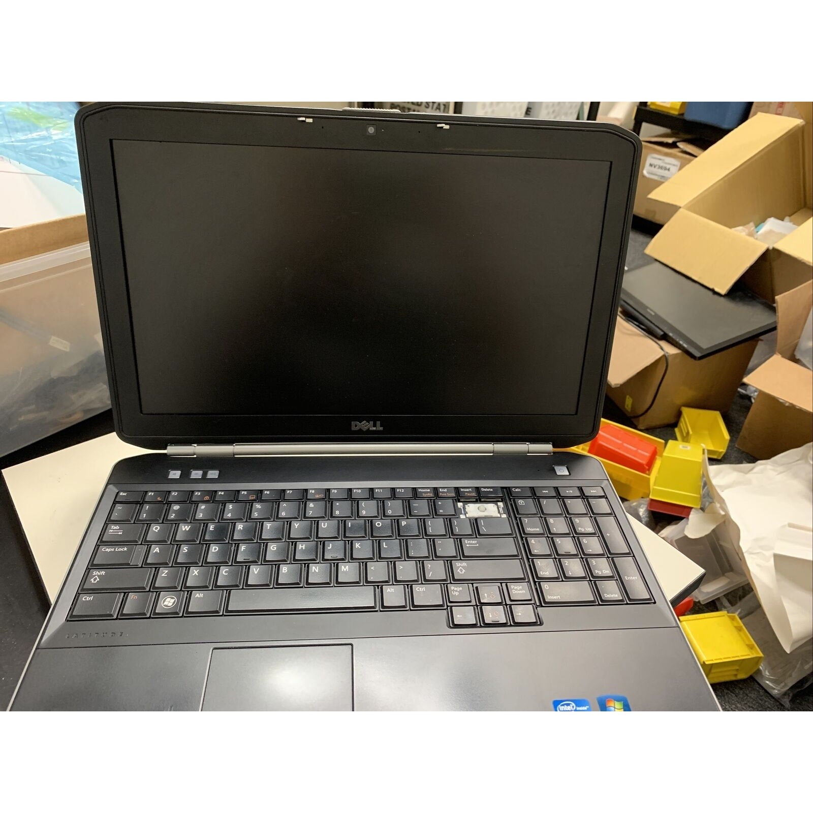 Dell Latitude E5520 i3-2330m 2GB 15.6" - No HDD/No Power Adapter/Missing Key
