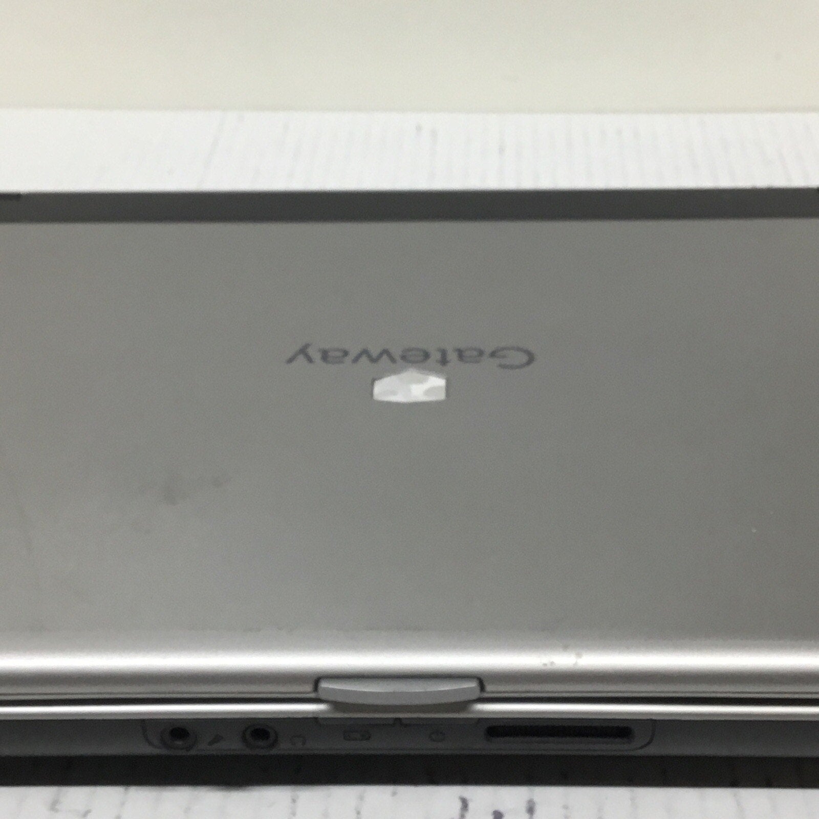 Gateway CA6 M255-E Laptop Computer For Parts READ DESC