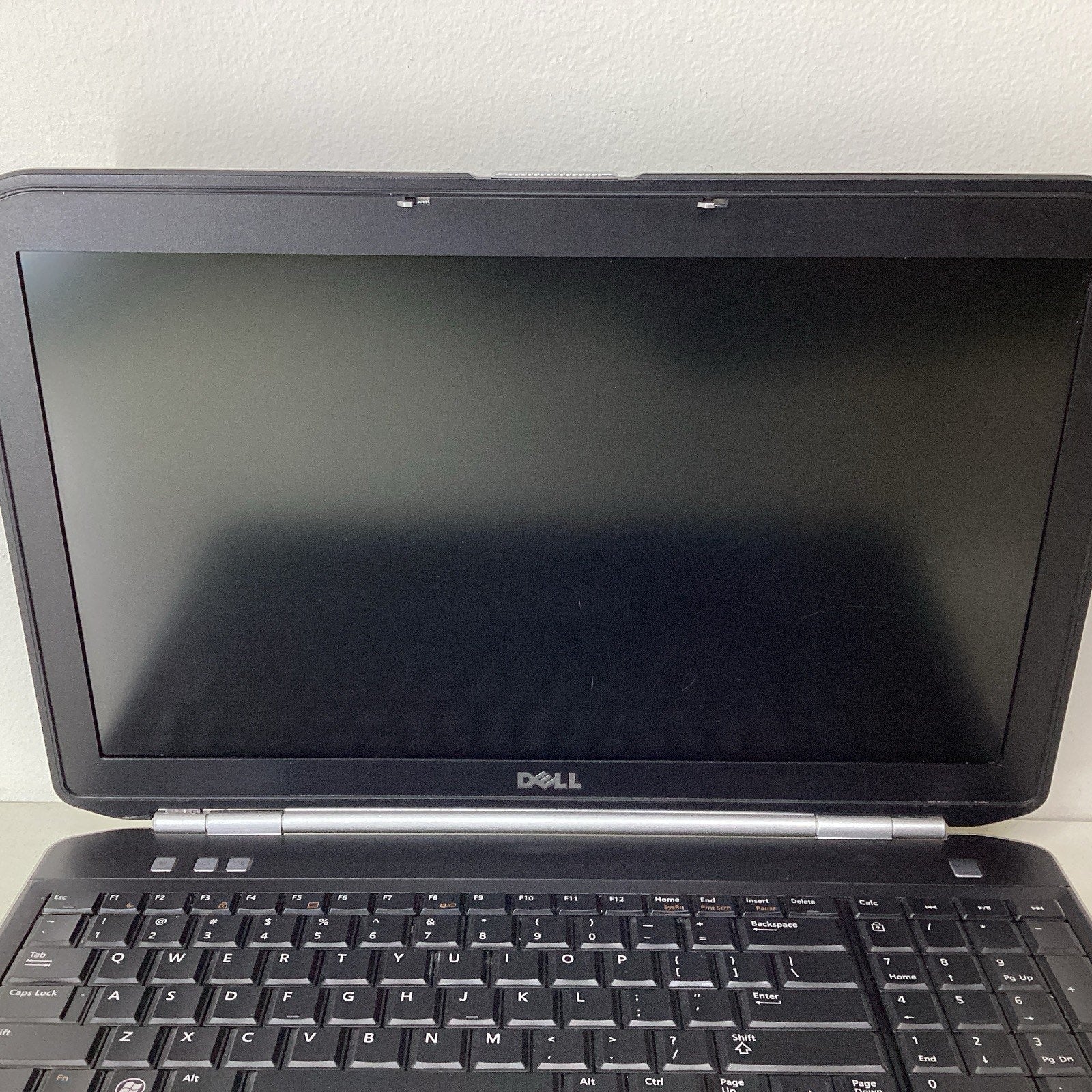 Dell Latitude E5520 15.6" Laptop 2.5GHz i5-2520M 3GB RAM 250GB HDD - For Parts