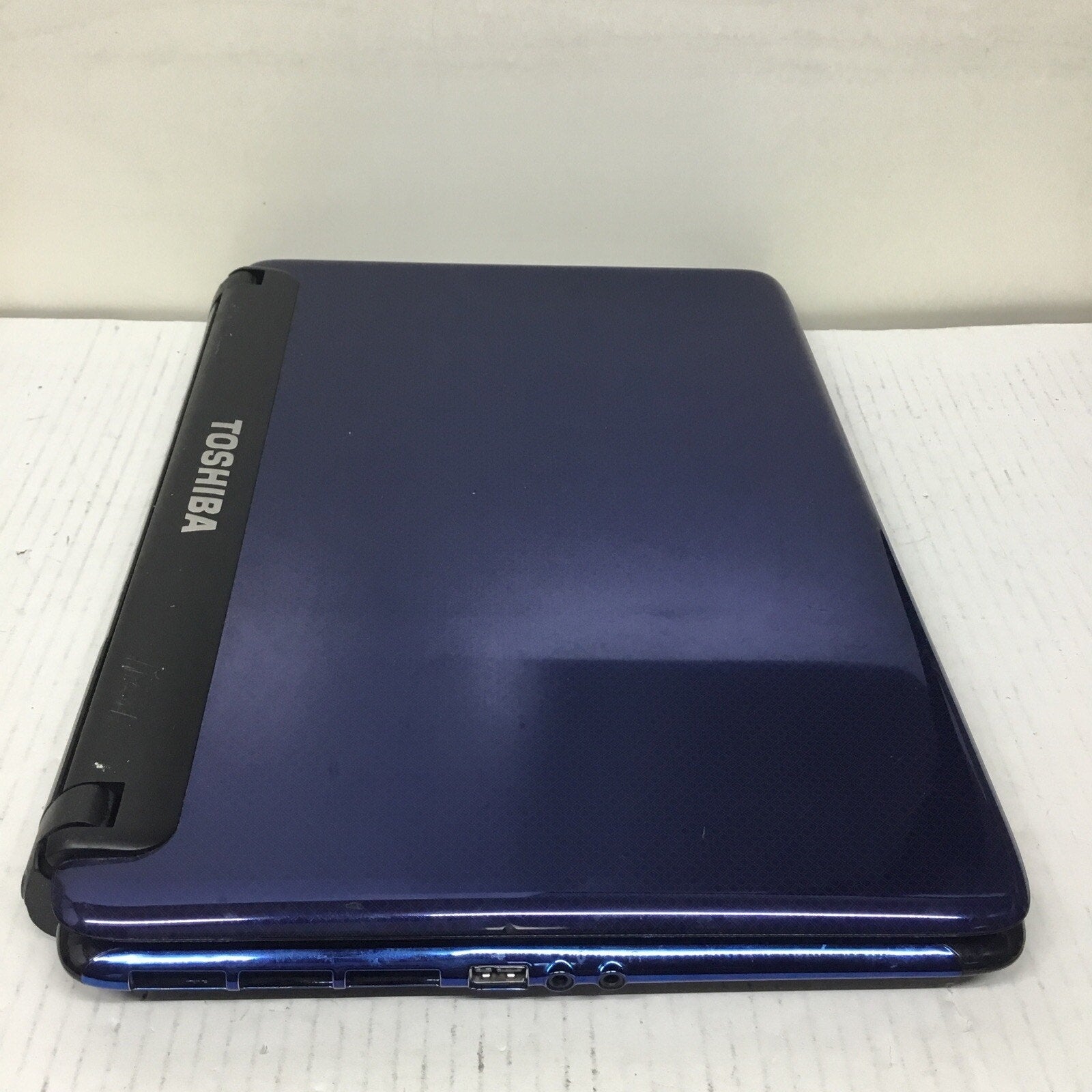 For Parts Toshiba Satellite E205-S1980 / No Adapter 14"