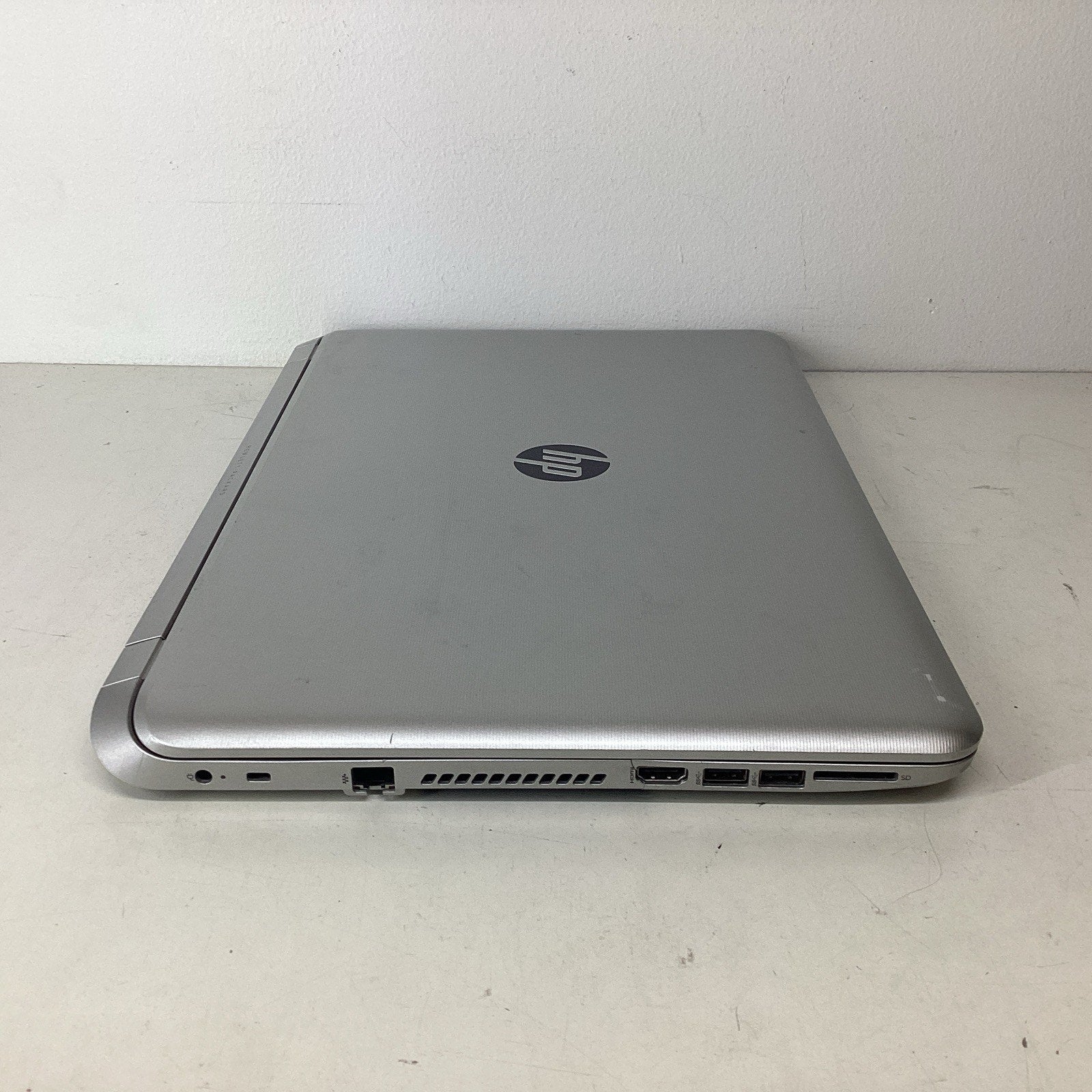 HP 17-f037cl 17.3" Laptop AMD A8 No RAM, HDD, Battery - For Parts