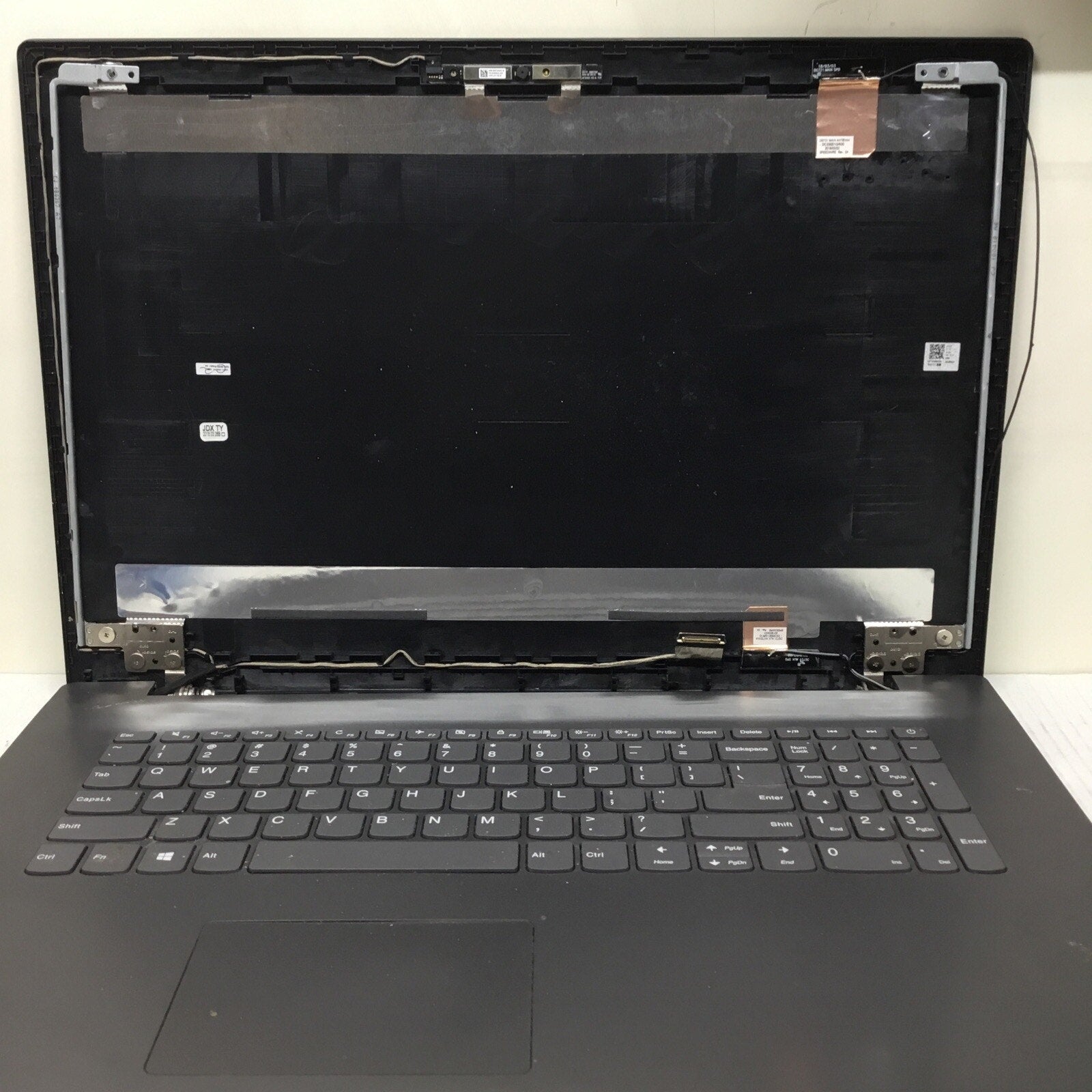 Ideapad 330-17IKB i5-8250U 4GB Ram No Battery No HDD No LCD No Adapter No CD-ROM