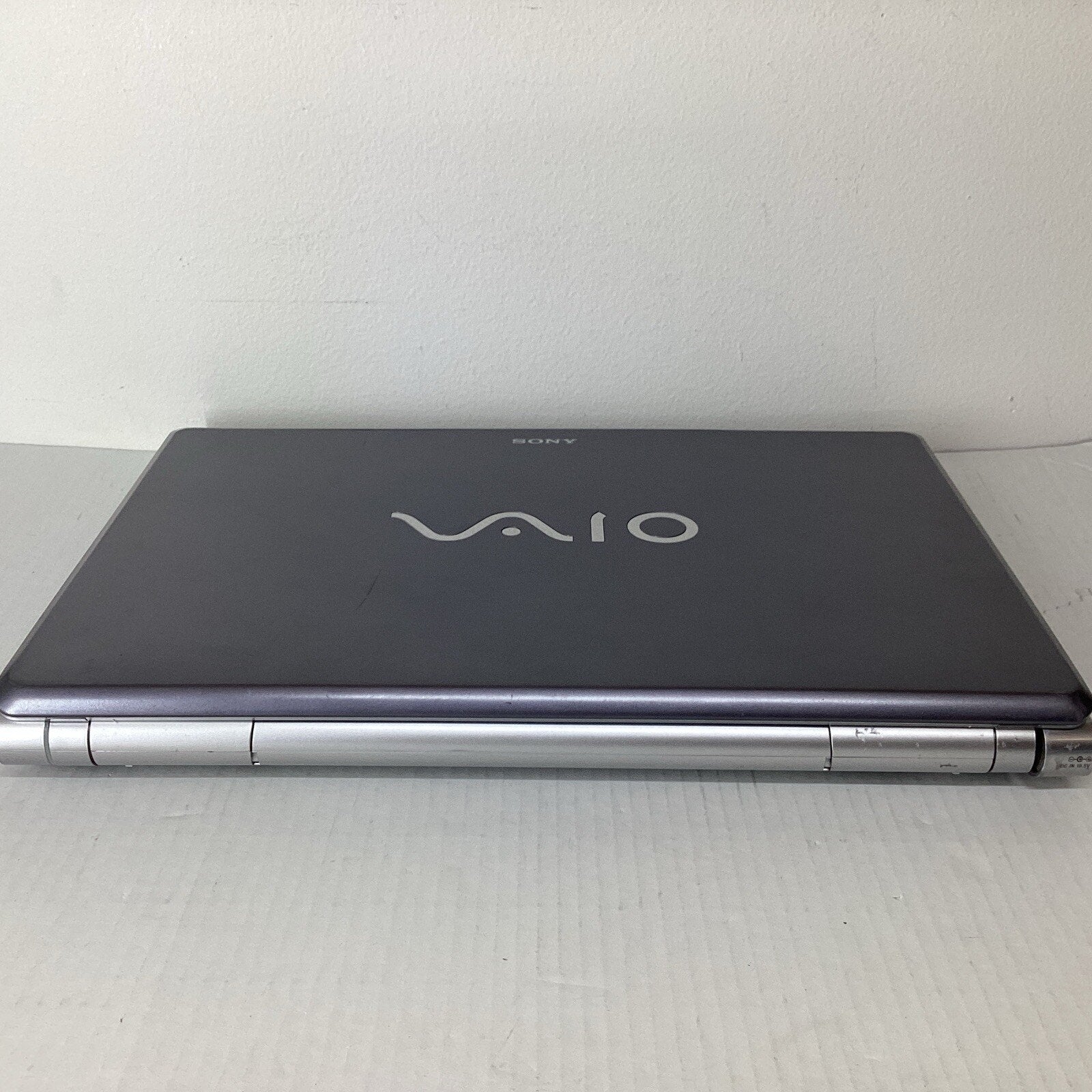 Sony Vaio PCG-3D3L Intel Centrino 2 4GB RAM 320GB HDD Laptop Computer-For Parts